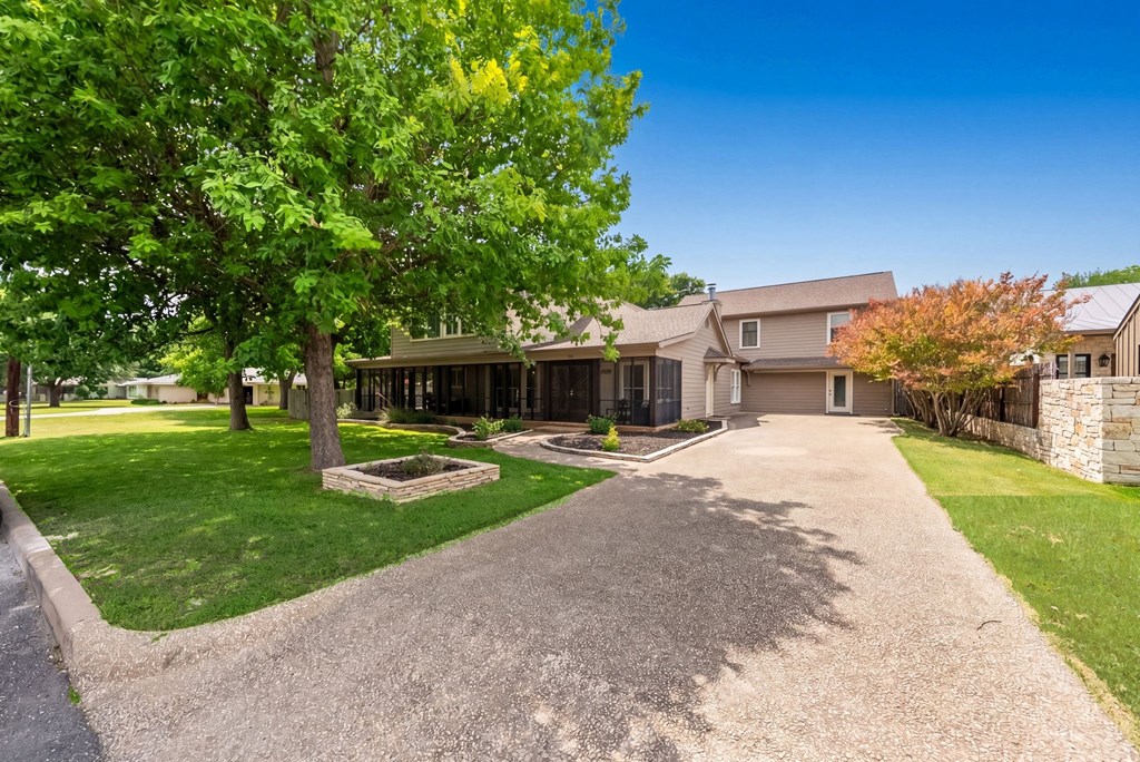 Fredericksburg, Texas, 78624, United States, 6 Bedrooms Bedrooms, ,6 BathroomsBathrooms,Residential,For Sale,2048440