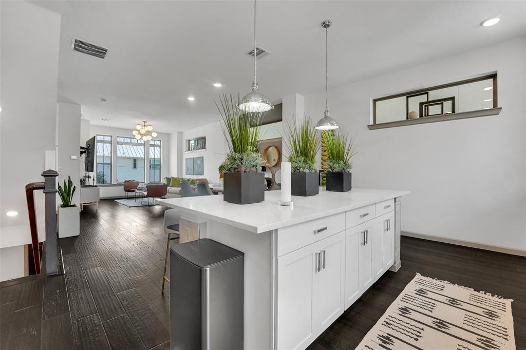 Dallas, Texas, 75212, United States, 3 Bedrooms Bedrooms, ,4 BathroomsBathrooms,Residential,For Sale,1897379
