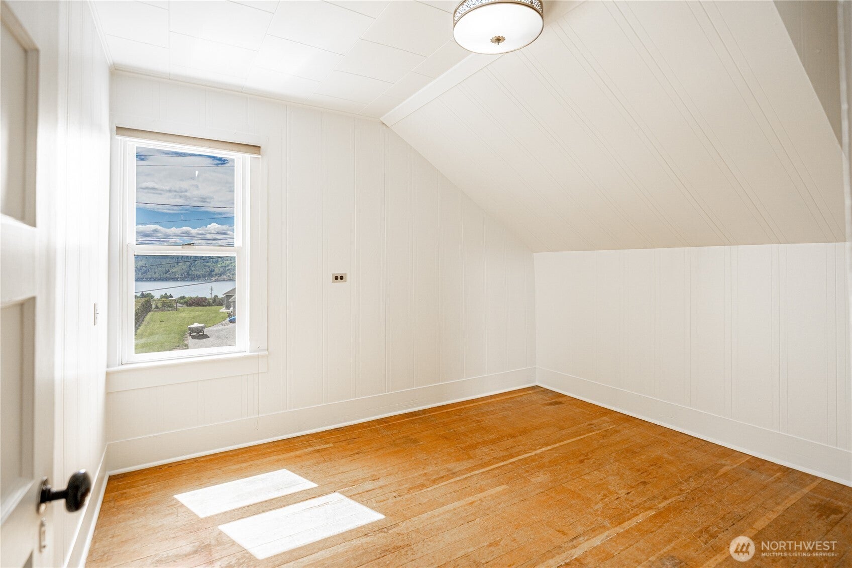 Manson, Washington, 98831, United States, 4 Bedrooms Bedrooms, ,1 BathroomBathrooms,Residential,For Sale,1821067