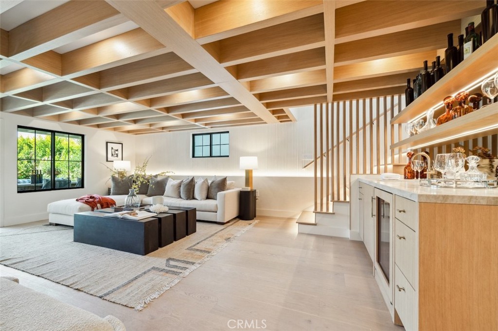 Sherman Oaks, California, 91423, United States, 4 Bedrooms Bedrooms, ,6 BathroomsBathrooms,Residential,For Sale,1960498