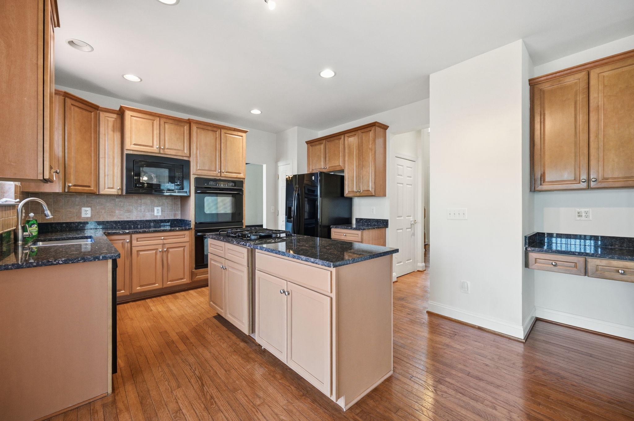 Triangle, Virginia, 22172, United States, 5 Bedrooms Bedrooms, ,4 BathroomsBathrooms,Residential,For Sale,2048381