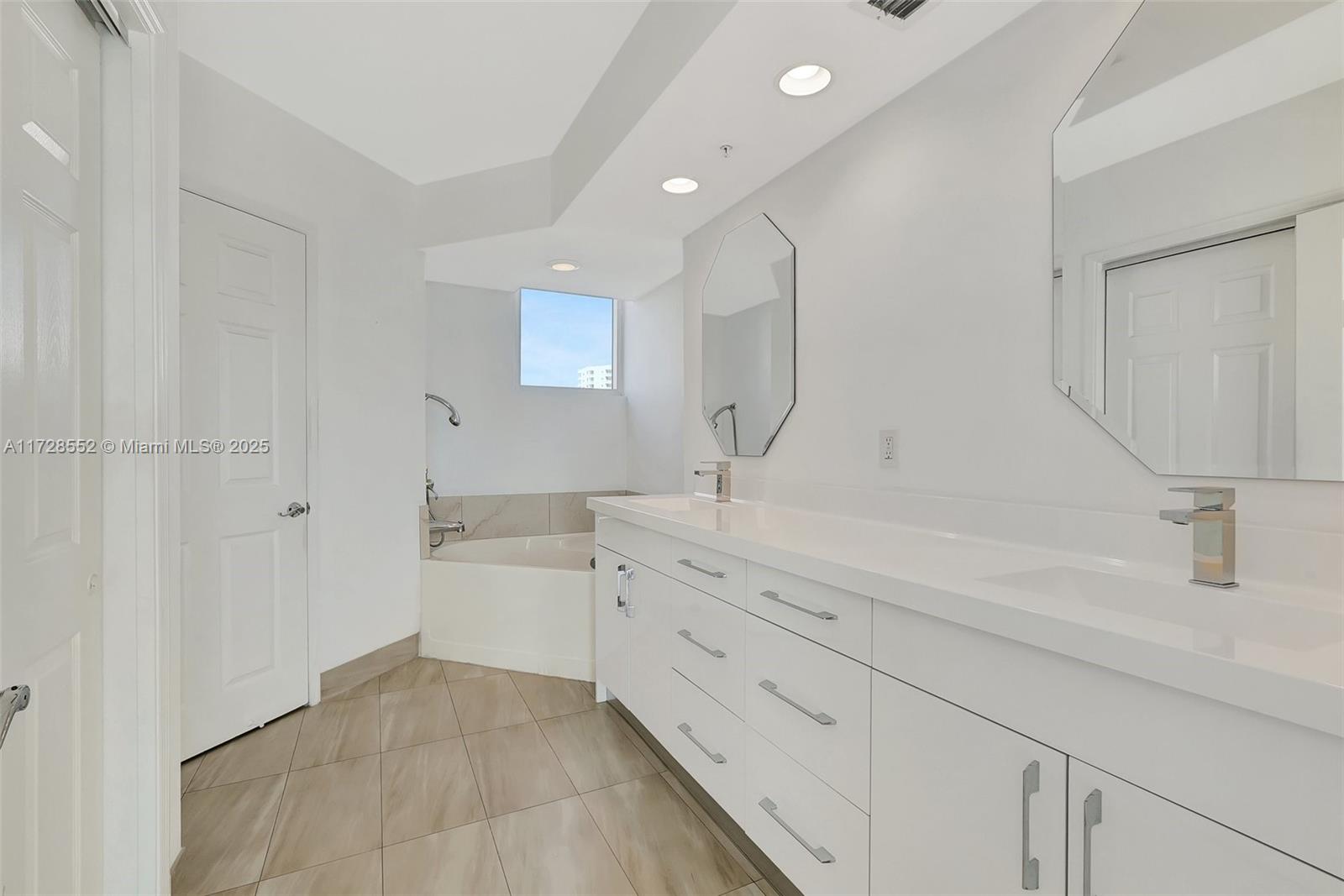 Aventura, Florida, 33180, United States, 2 Bedrooms Bedrooms, ,3 BathroomsBathrooms,Residential,For Sale,1690354