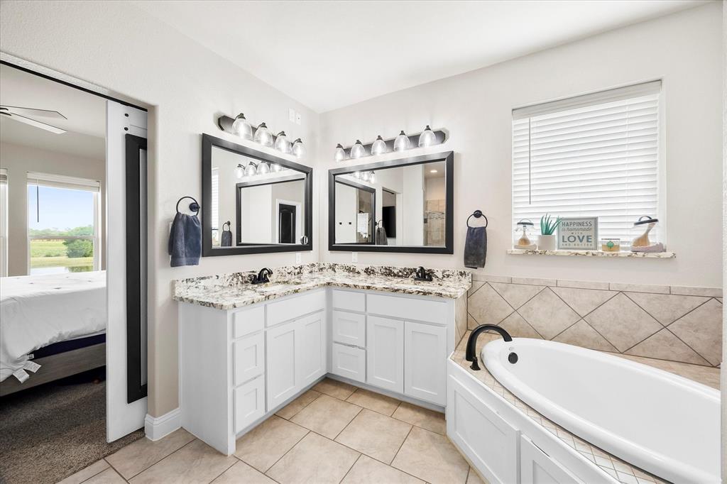 Caddo Mills, Texas, 75135, United States, 4 Bedrooms Bedrooms, ,2 BathroomsBathrooms,Residential,For Sale,1907350