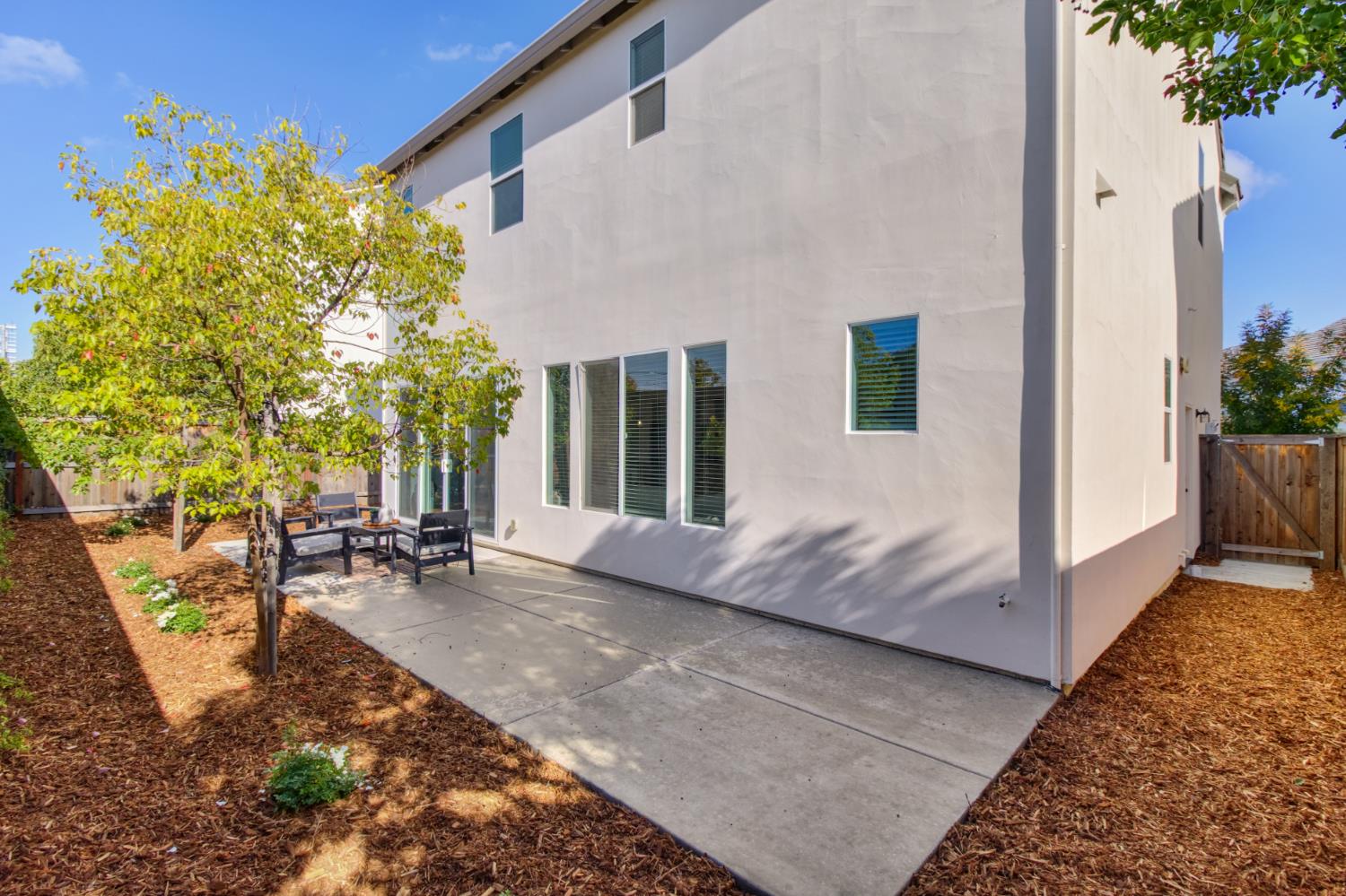 Sacramento, California, 95818, United States, 3 Bedrooms Bedrooms, ,3 BathroomsBathrooms,Residential,For Sale,1993091