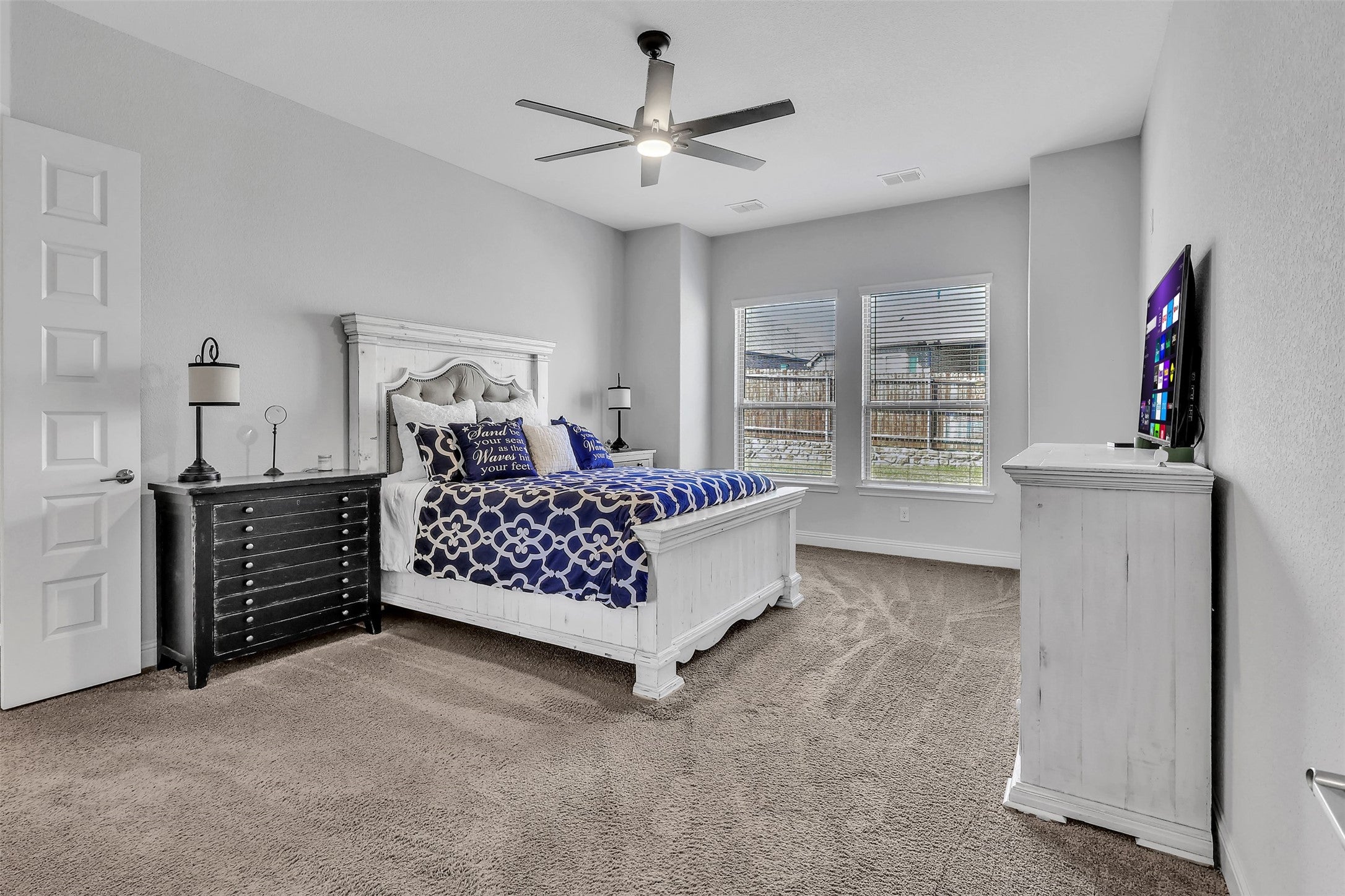 Justin, Texas, 76247, United States, 4 Bedrooms Bedrooms, ,4 BathroomsBathrooms,Residential,For Sale,1981121