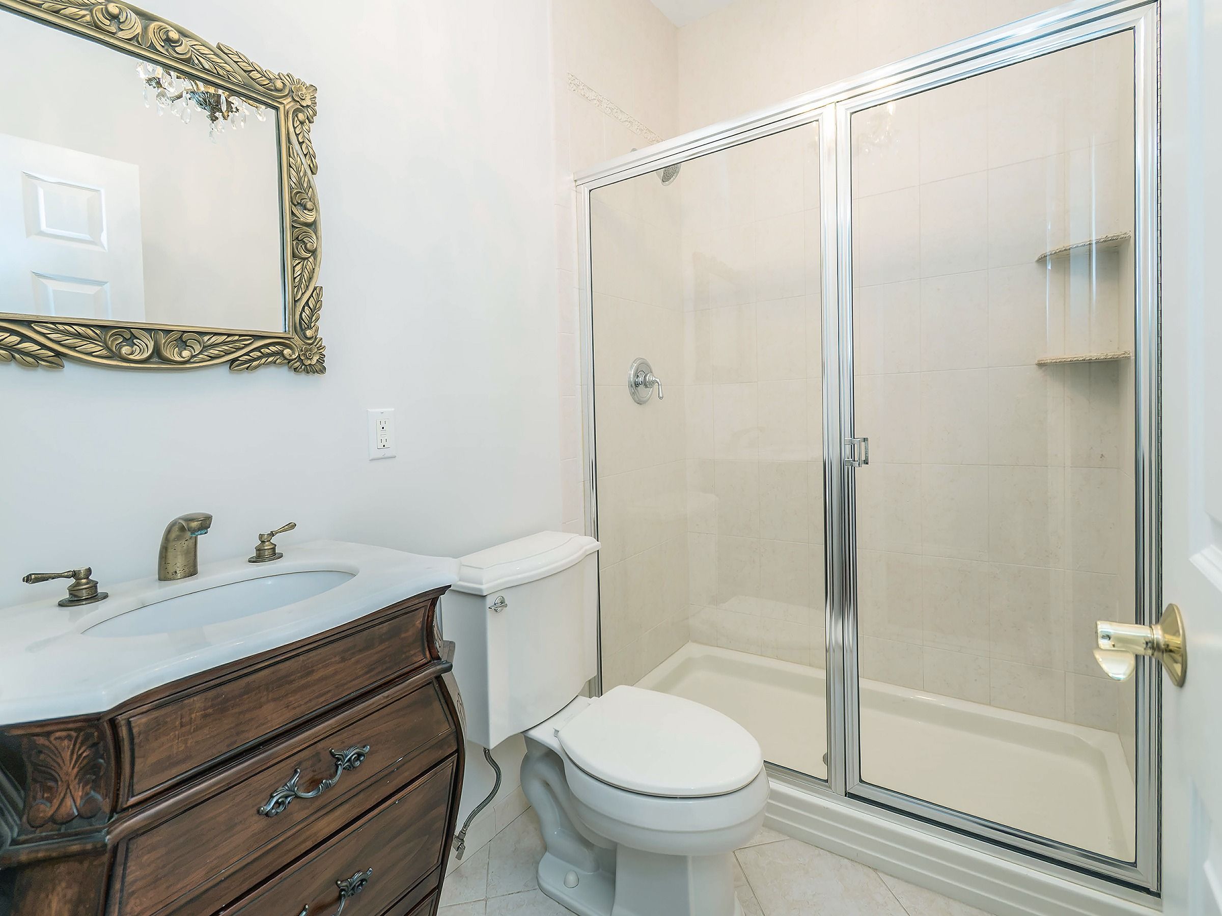  194 Pond View Drive, Port Washington, NY, 11050 - 物件實景