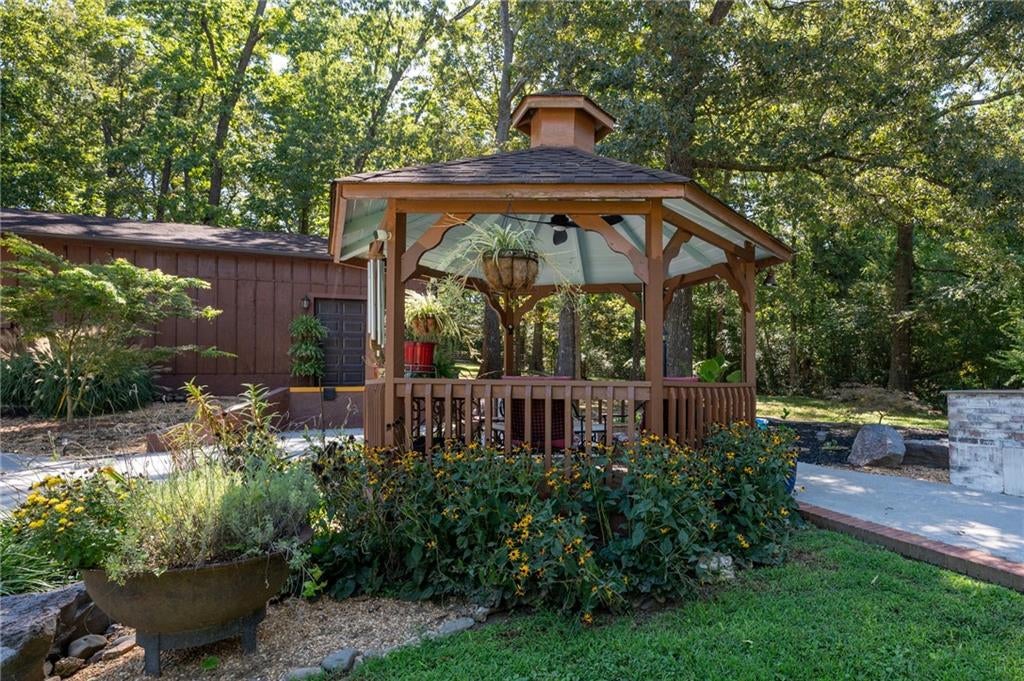 Calhoun, Georgia, 30701, United States, 3 Bedrooms Bedrooms, ,3 BathroomsBathrooms,Residential,For Sale,1980675