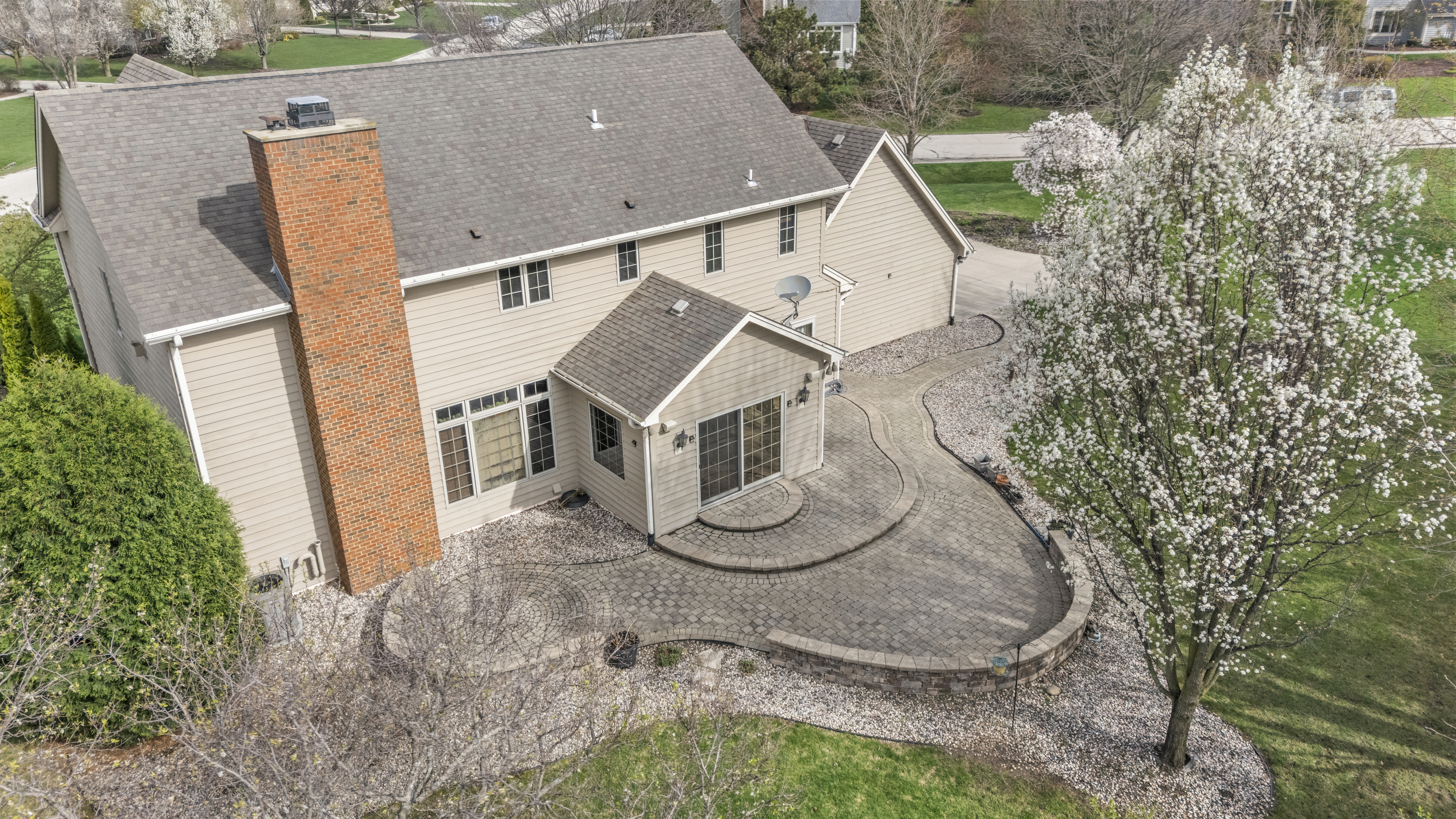  Gracious Colonial in Prime Location in Caledonia - 物件實景