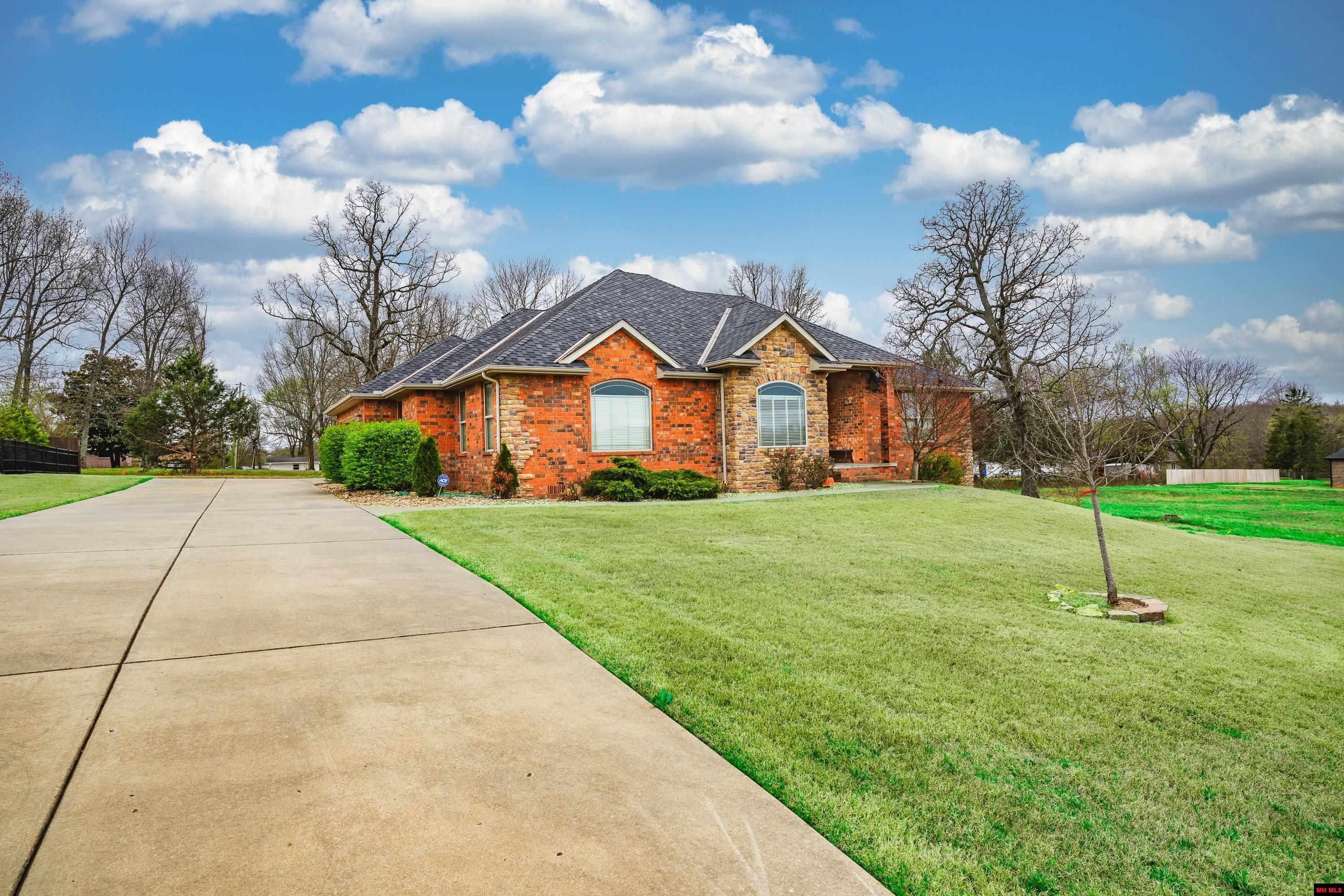 Mountain Home, Arkansas, 72653, United States, 3 Bedrooms Bedrooms, ,2 BathroomsBathrooms,Residential,For Sale,2033184