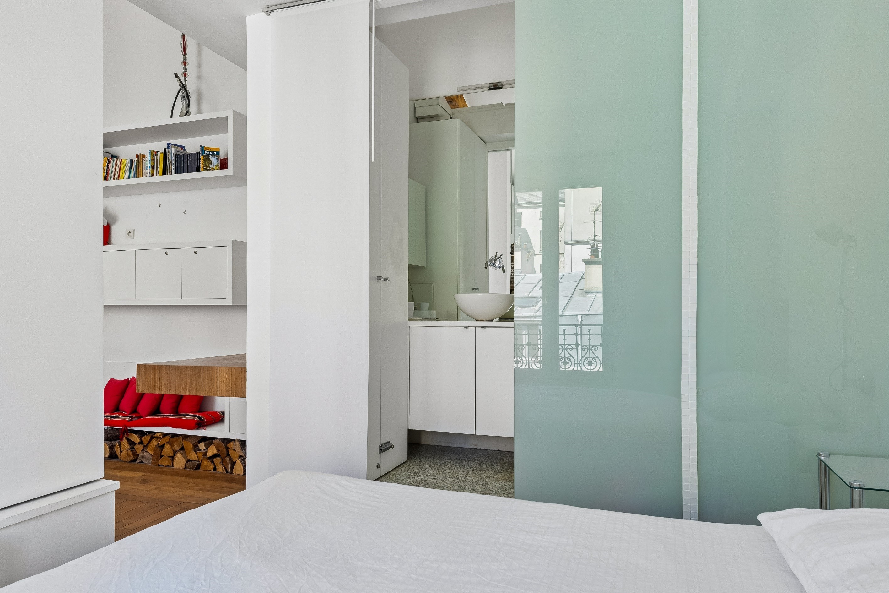  Paris XVIII — Bright top-floor apartment in the Abbesses area, with open views … - 物件實景