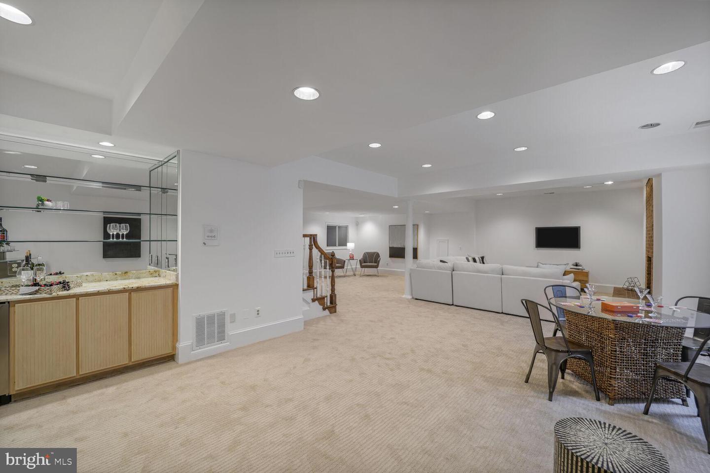 Washington, District of Columbia, 20016, United States, 5 Bedrooms Bedrooms, ,6 BathroomsBathrooms,Residential,For Sale,1896889