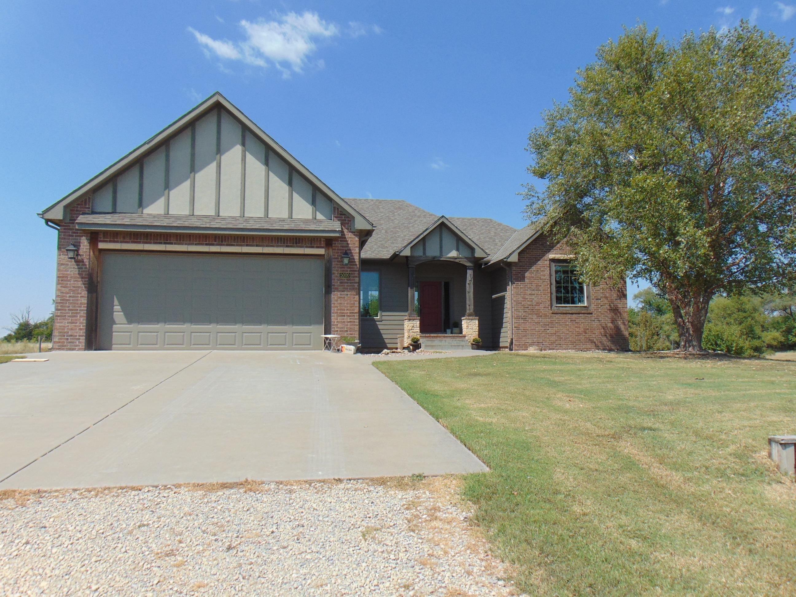 Idle Banks Cir, Valley Center, KS 67147