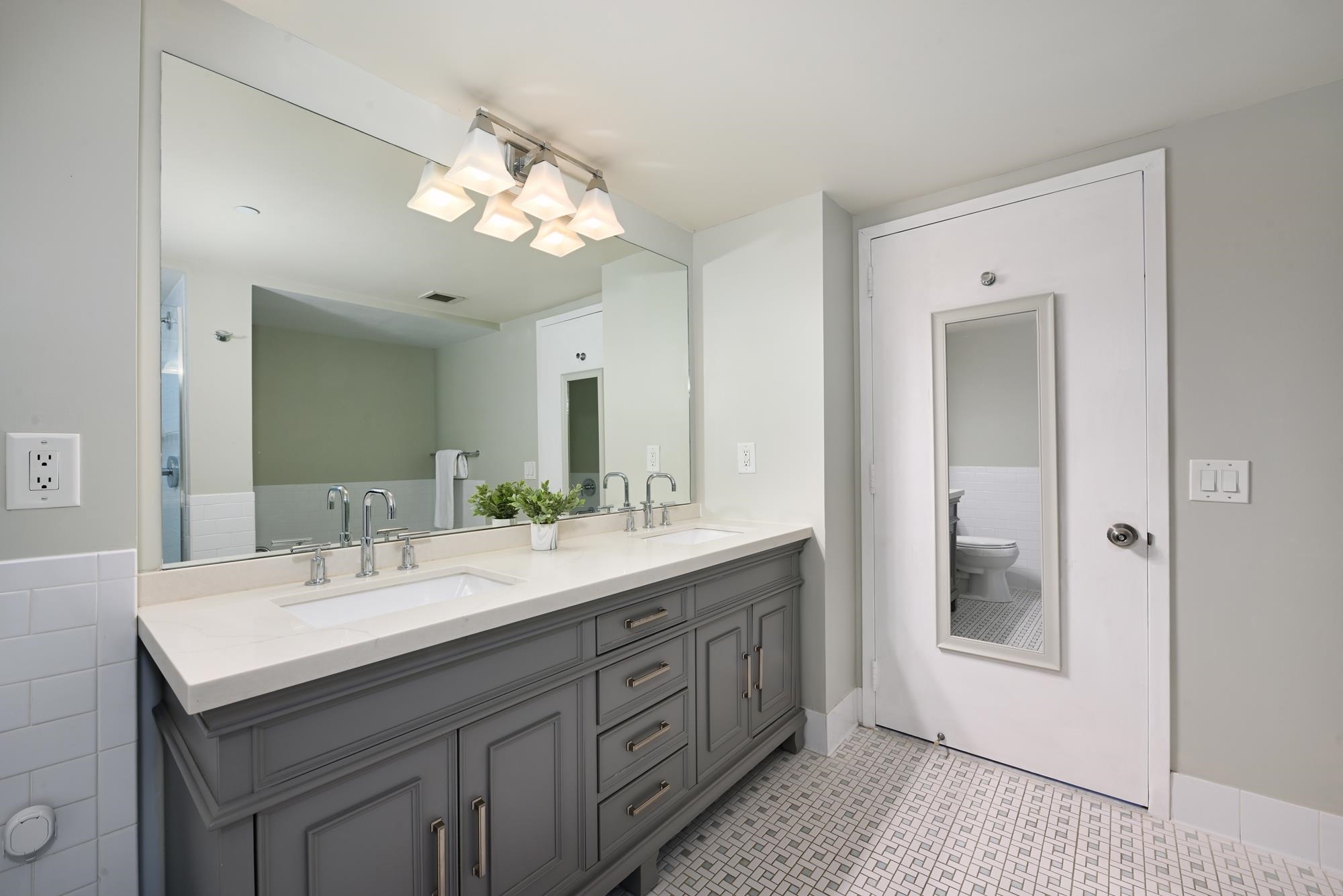Jersey City, New Jersey, 07310, United States, 2 Bedrooms Bedrooms, ,2 BathroomsBathrooms,Residential,For Sale,1925571