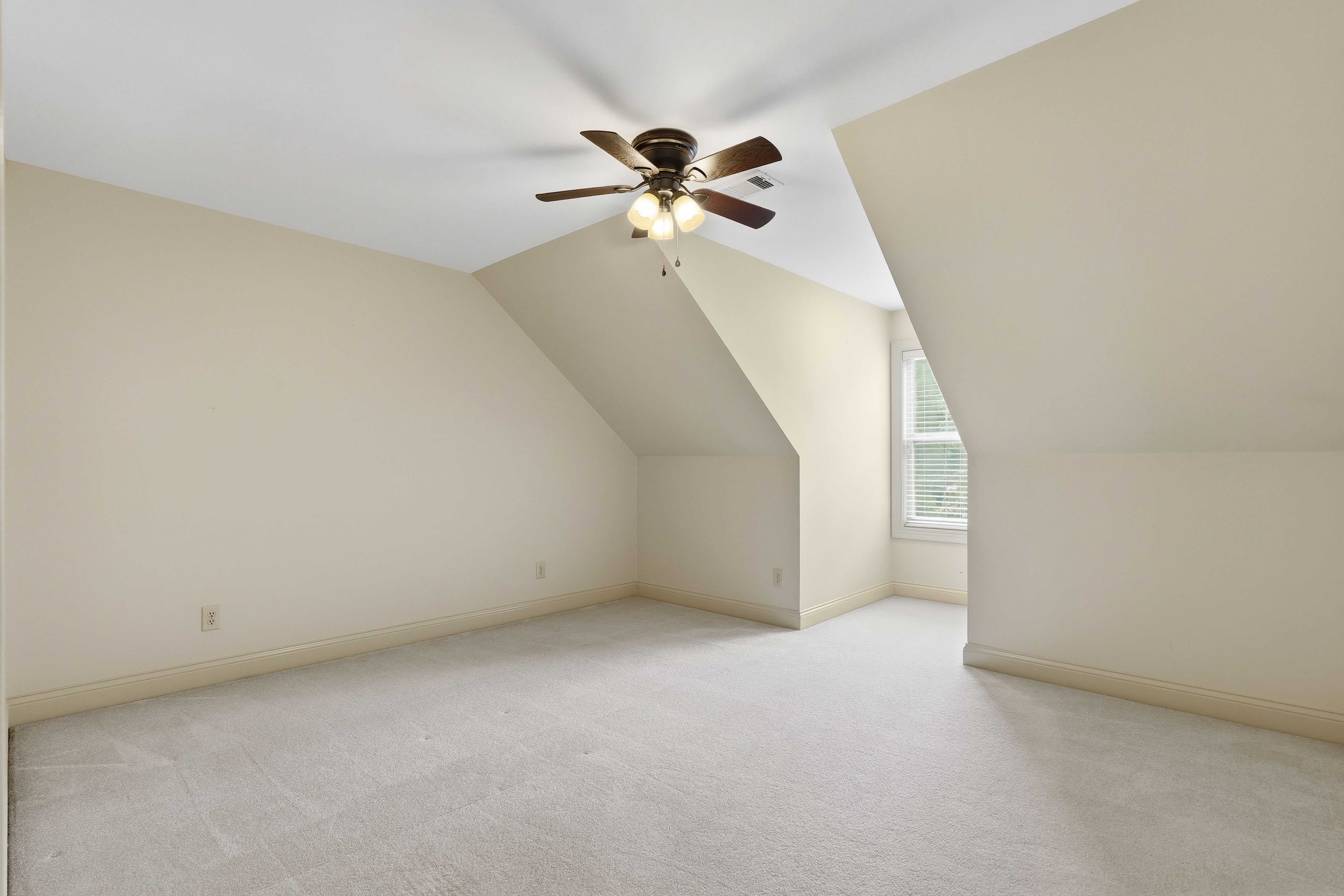  4713 Lyons View Pike, Knoxville, TN 37919 - 物件實景
