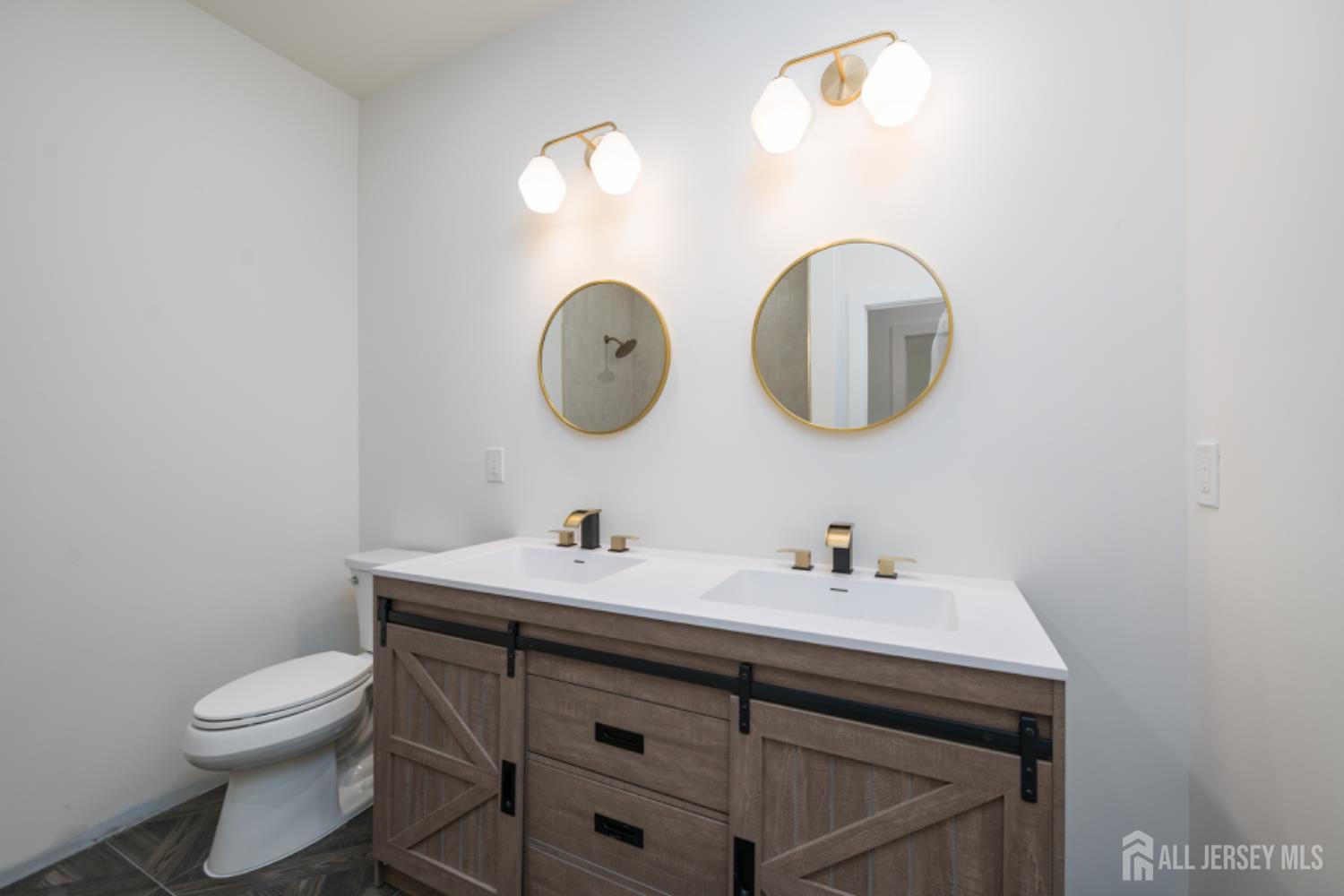 Edison, New Jersey, 08817, United States, 5 Bedrooms Bedrooms, ,4 BathroomsBathrooms,Residential,For Sale,2001535