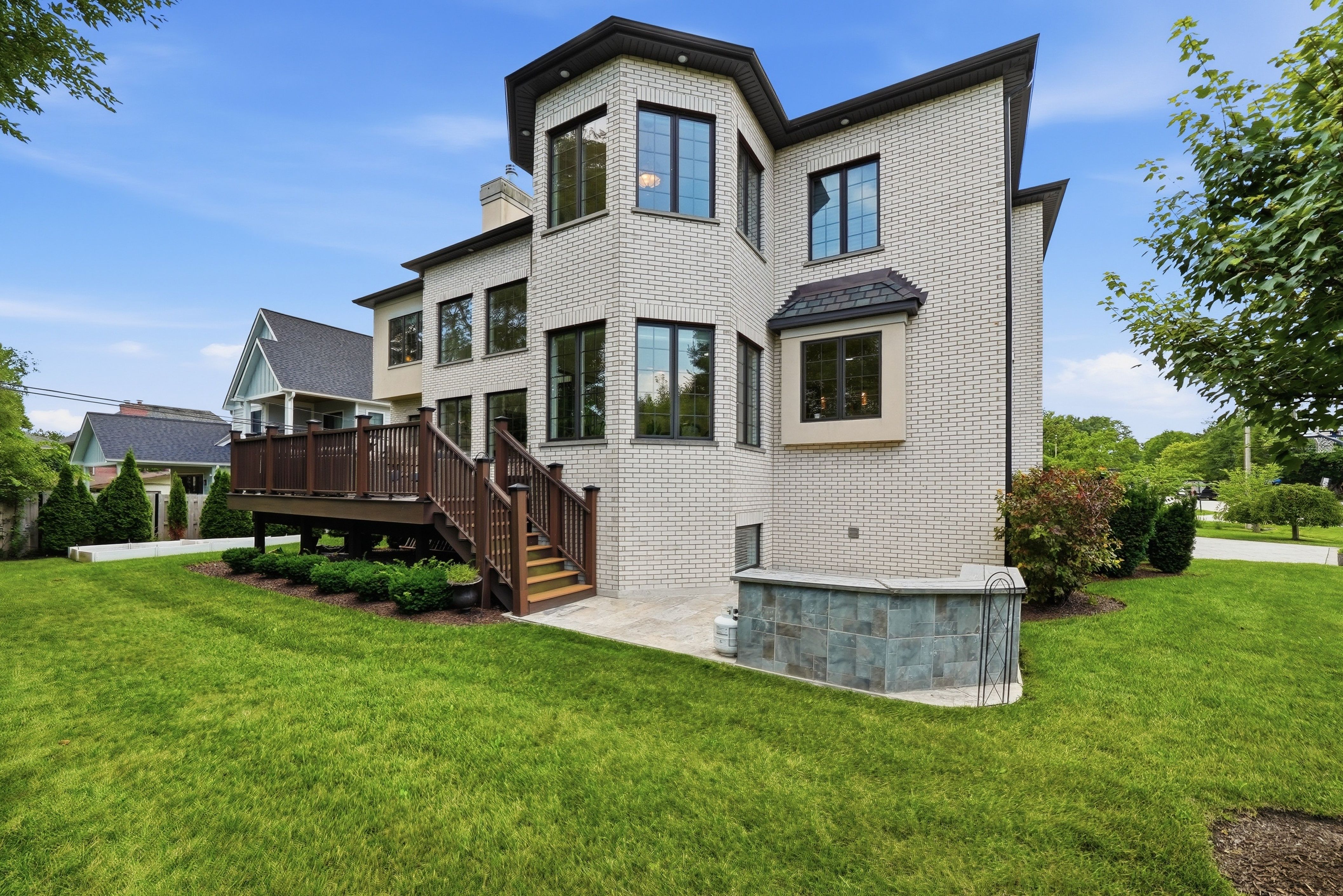  Perfectly Positioned in the Prestigious Golfview Hills Community of Hinsdale - 物件實景