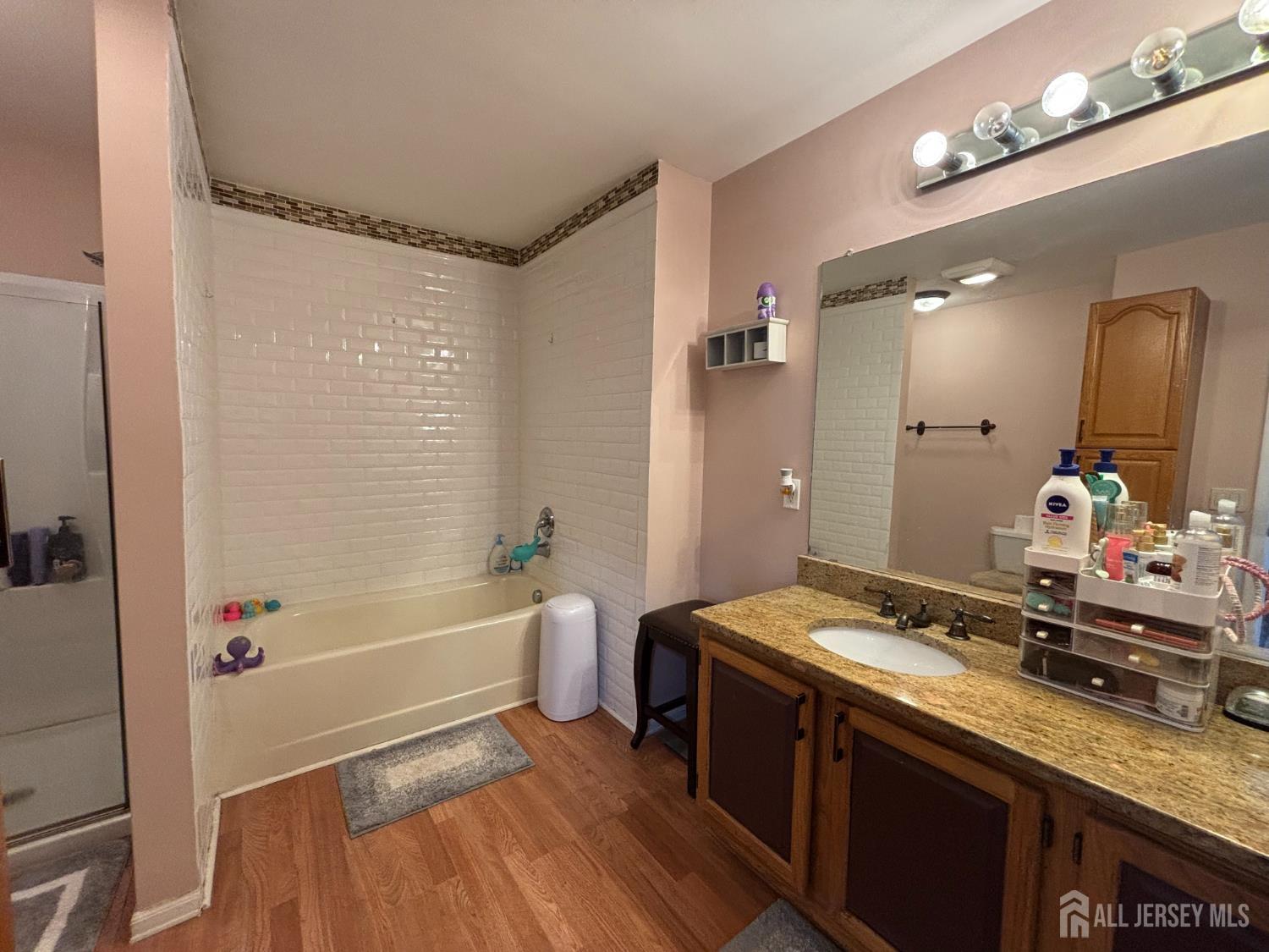 North Brunswick, New Jersey, 08902, United States, 3 Bedrooms Bedrooms, ,3 BathroomsBathrooms,Residential,For Sale,2048487