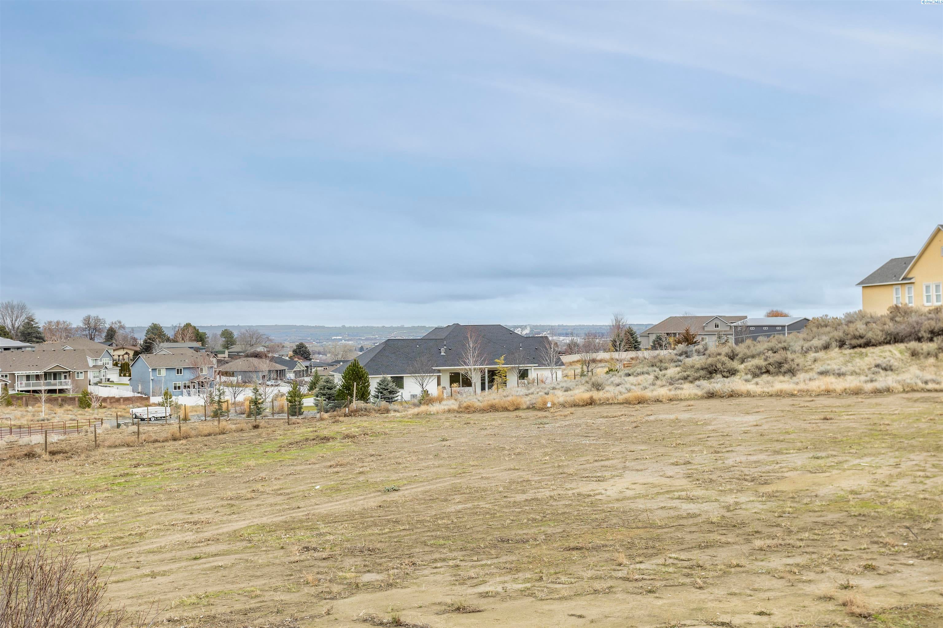 West Richland, Washington, 99353, United States, 5 Bedrooms Bedrooms, ,3 BathroomsBathrooms,Residential,For Sale,1923424