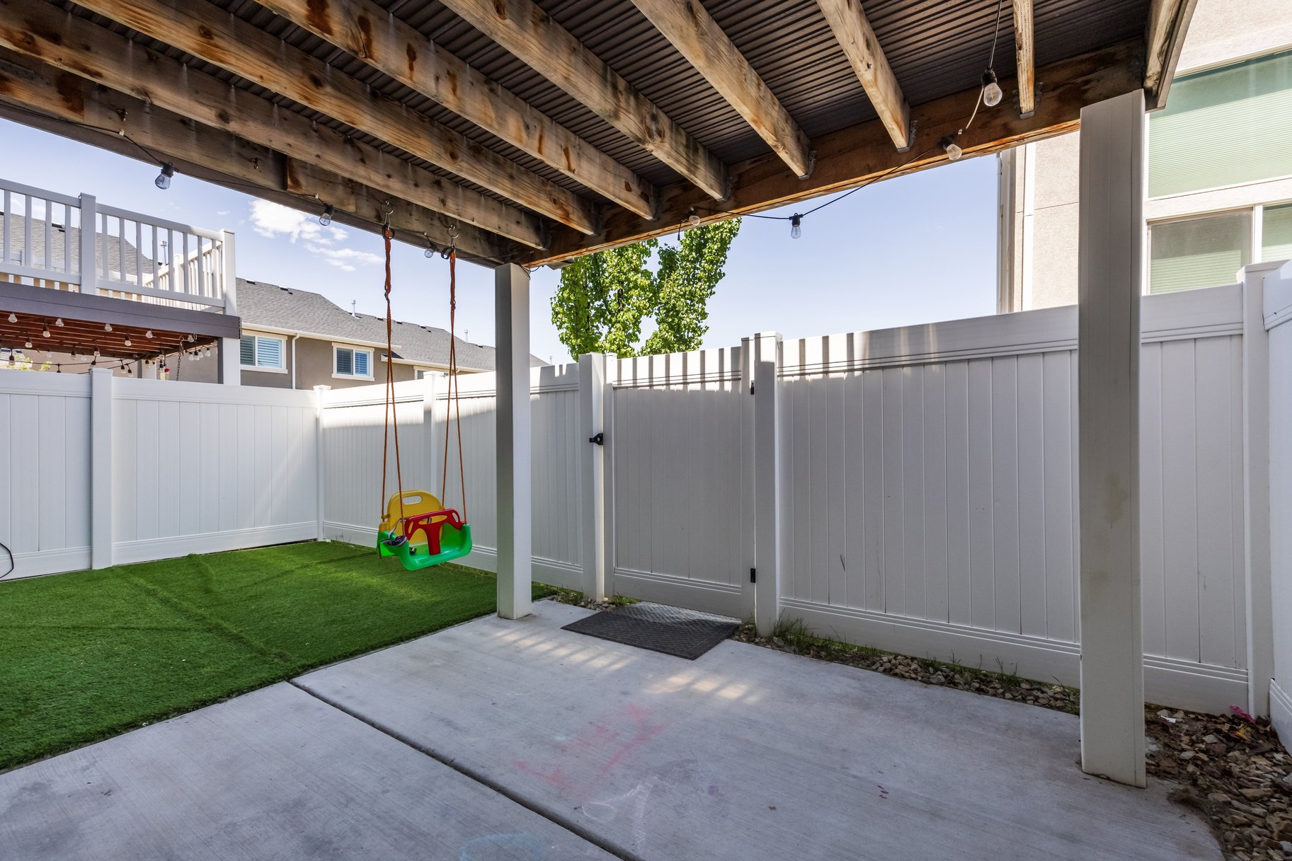  4 bed 3.5 Bath Herriman Townhome With Open Floor Plan & Playground Access - 物件實景