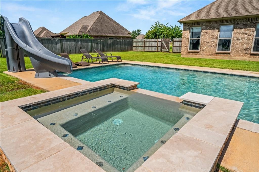 Natchitoches, Louisiana, 71457, United States, 4 Bedrooms Bedrooms, ,3 BathroomsBathrooms,Residential,For Sale,1974090