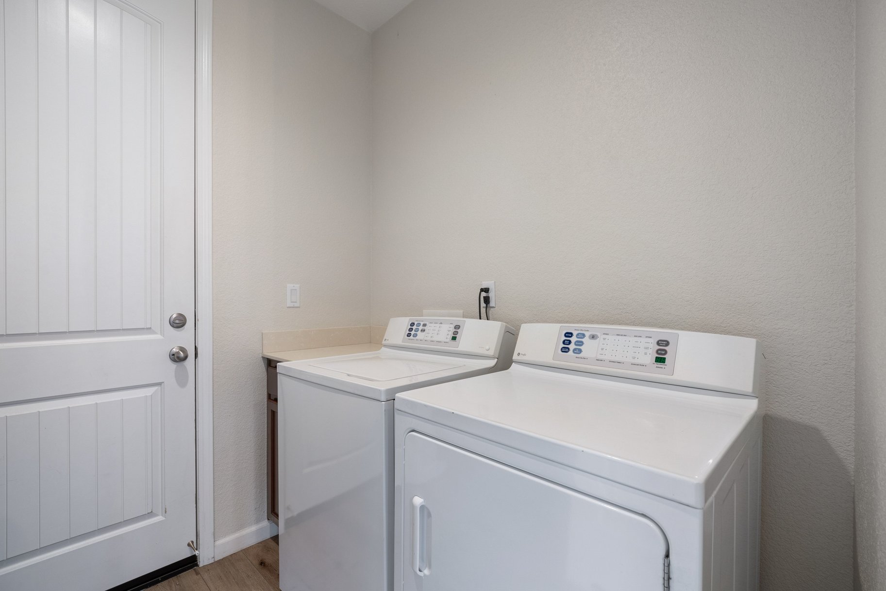  Two Story Walking Distance to Red Hawk Golf Course - 物件實景
