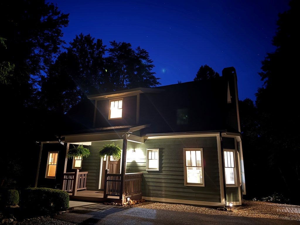 Hiawassee, Georgia, 30546, United States, 3 Bedrooms Bedrooms, ,4 BathroomsBathrooms,Residential,For Sale,1877027