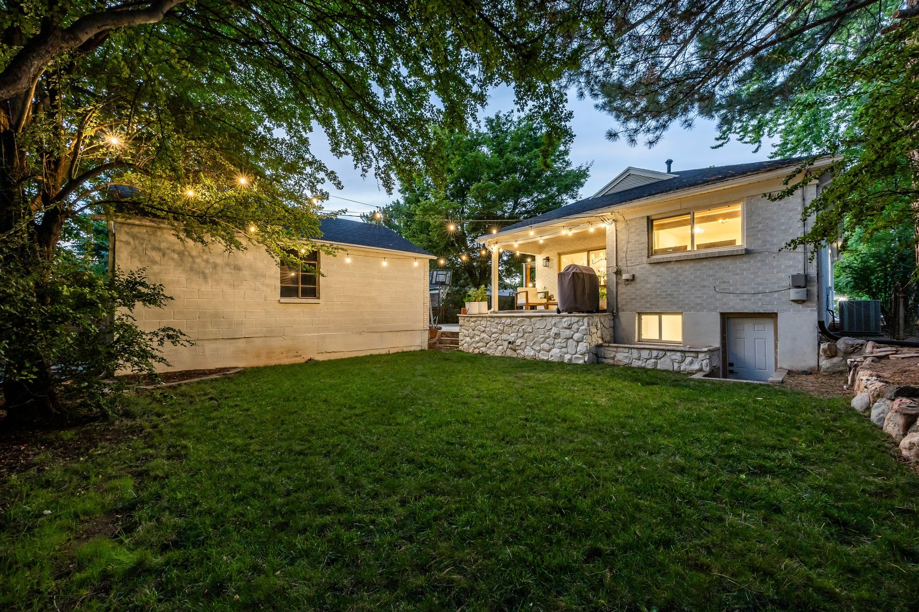  Remodeled Rambler with Outside Basement Entrance - 物件實景