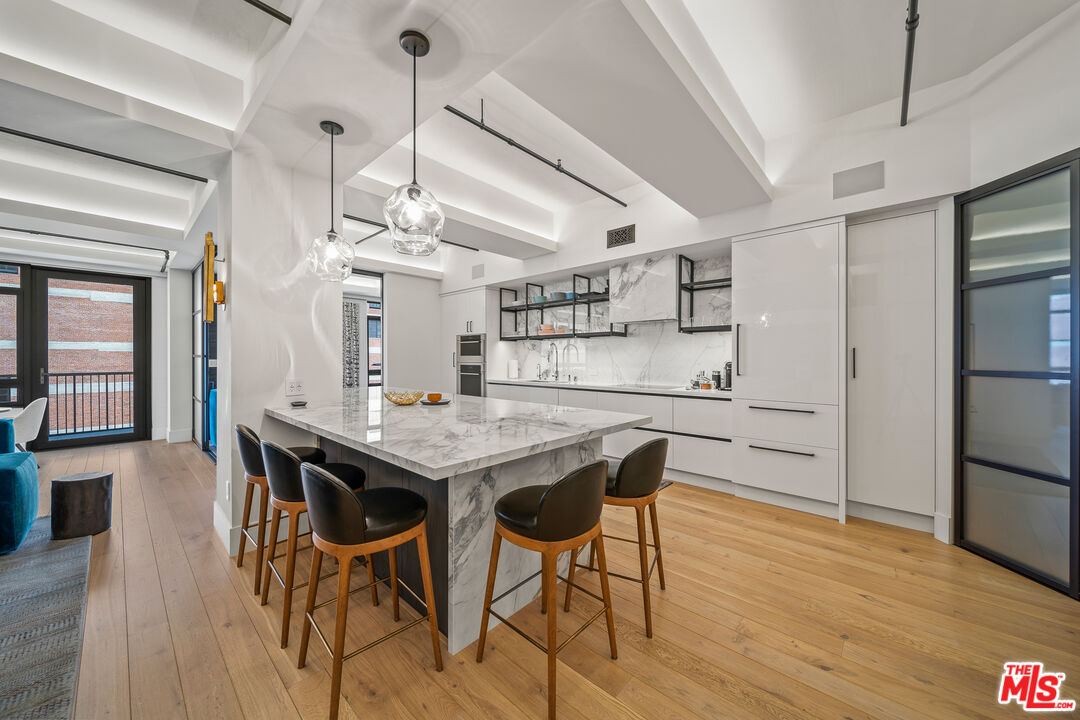 Los Angeles, California, 90014, United States, 2 Bedrooms Bedrooms, ,2 BathroomsBathrooms,Residential,For Sale,1938592