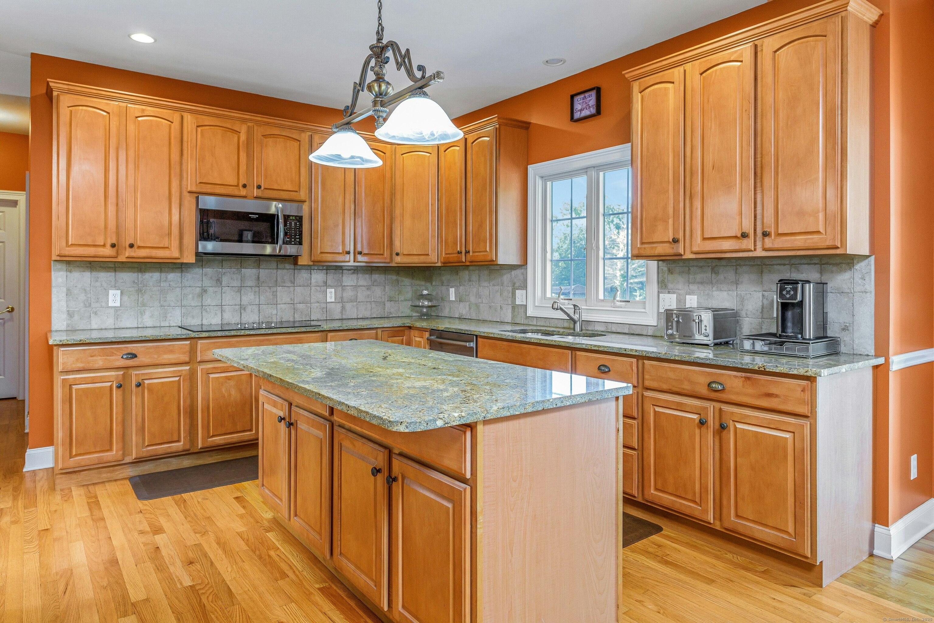 Shelton, Connecticut, 06484, United States, 3 Bedrooms Bedrooms, ,3 BathroomsBathrooms,Residential,For Sale,1875450