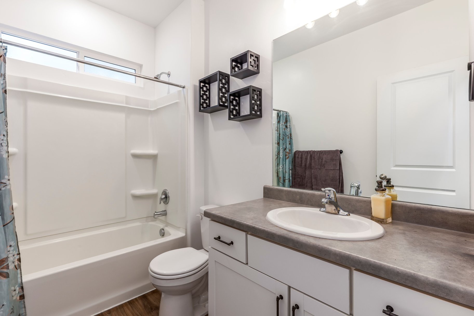  Fresh Lakepoint Find with Fast Airport Access - 物件實景