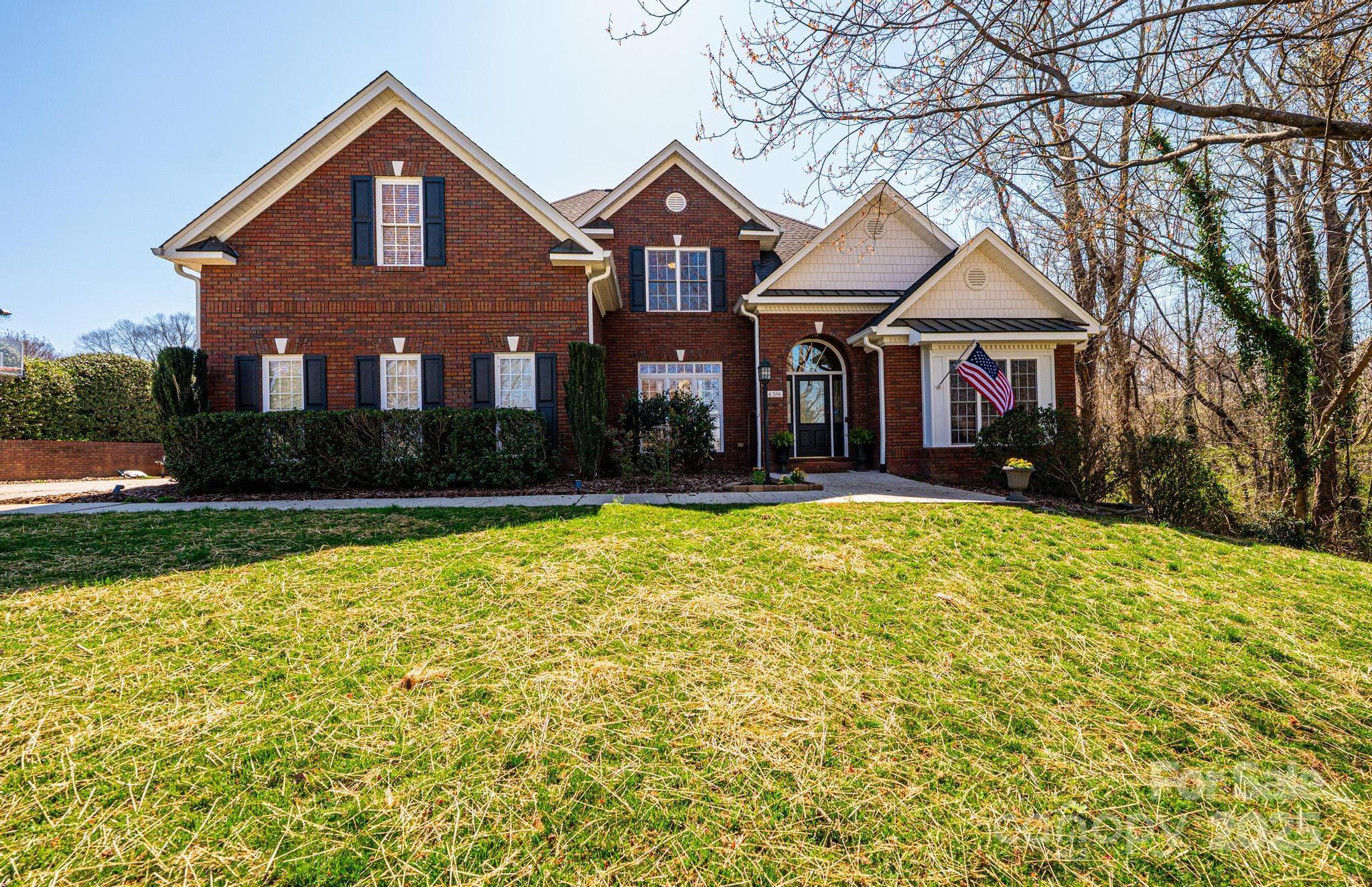 Hickory, North Carolina, 28601, United States, 5 Bedrooms Bedrooms, ,5 BathroomsBathrooms,Residential,For Sale,1758743