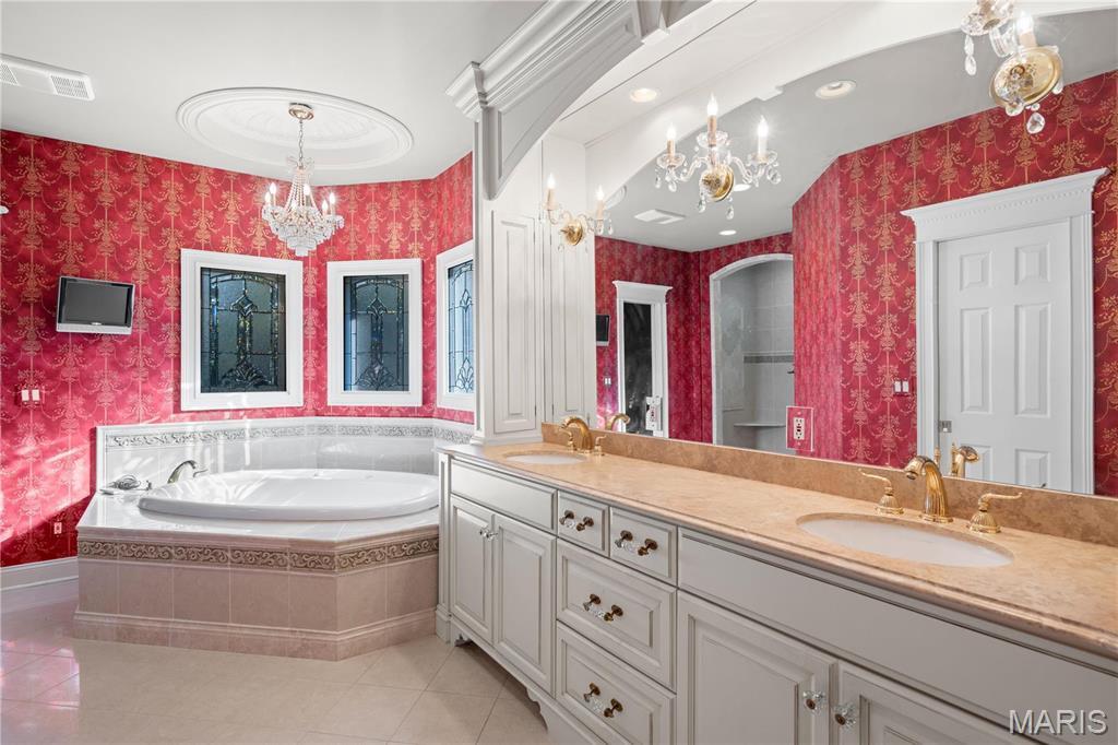 Charleston, Missouri, 63834, United States, 5 Bedrooms Bedrooms, ,4 BathroomsBathrooms,Residential,For Sale,1938215