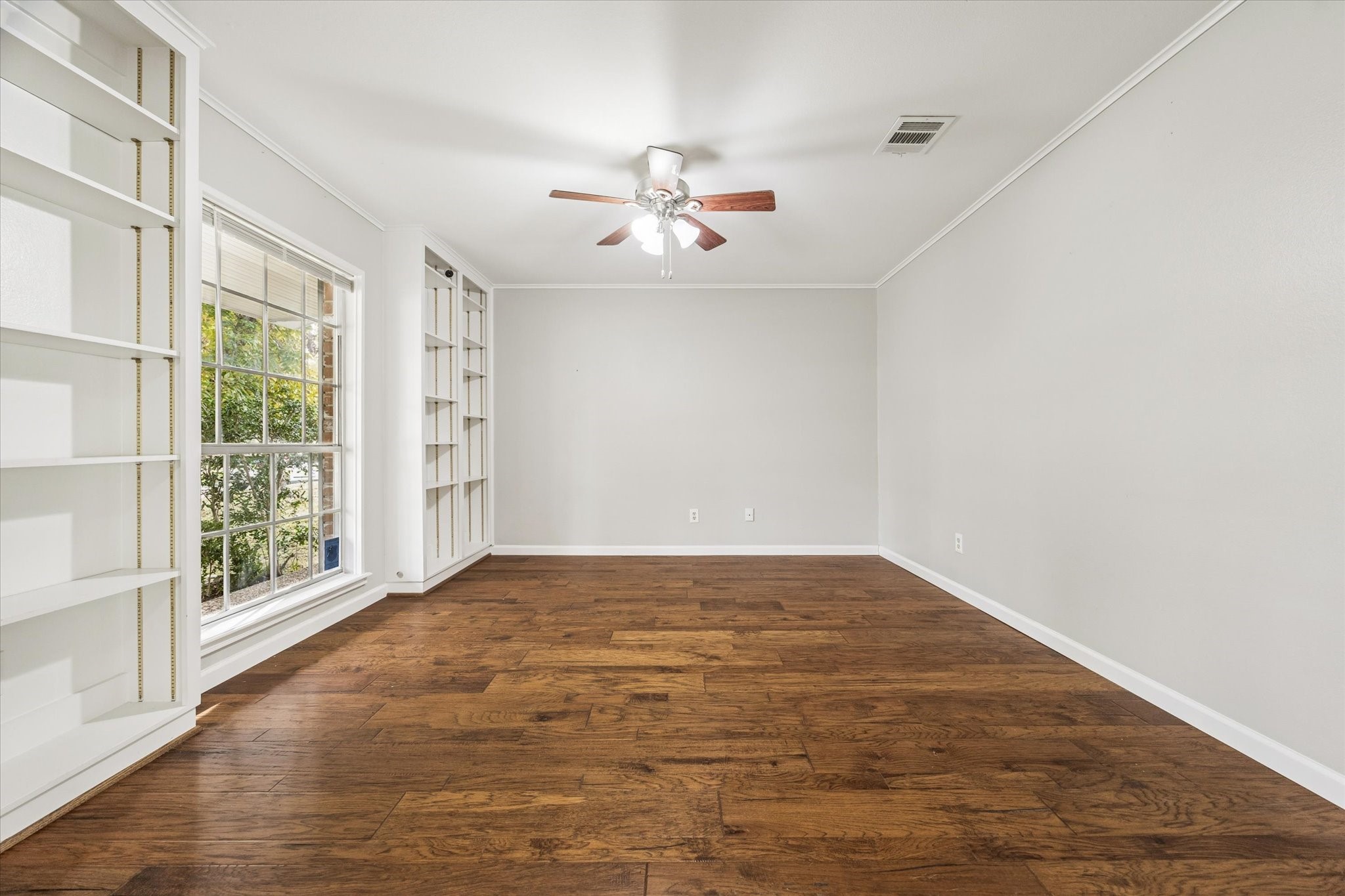  2310 Walnut Bend Lane - 物件實景