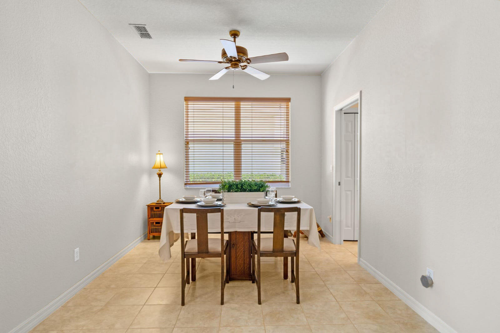 Naples, Florida, 34104, United States, 2 Bedrooms Bedrooms, ,2 BathroomsBathrooms,Residential,For Sale,1990967