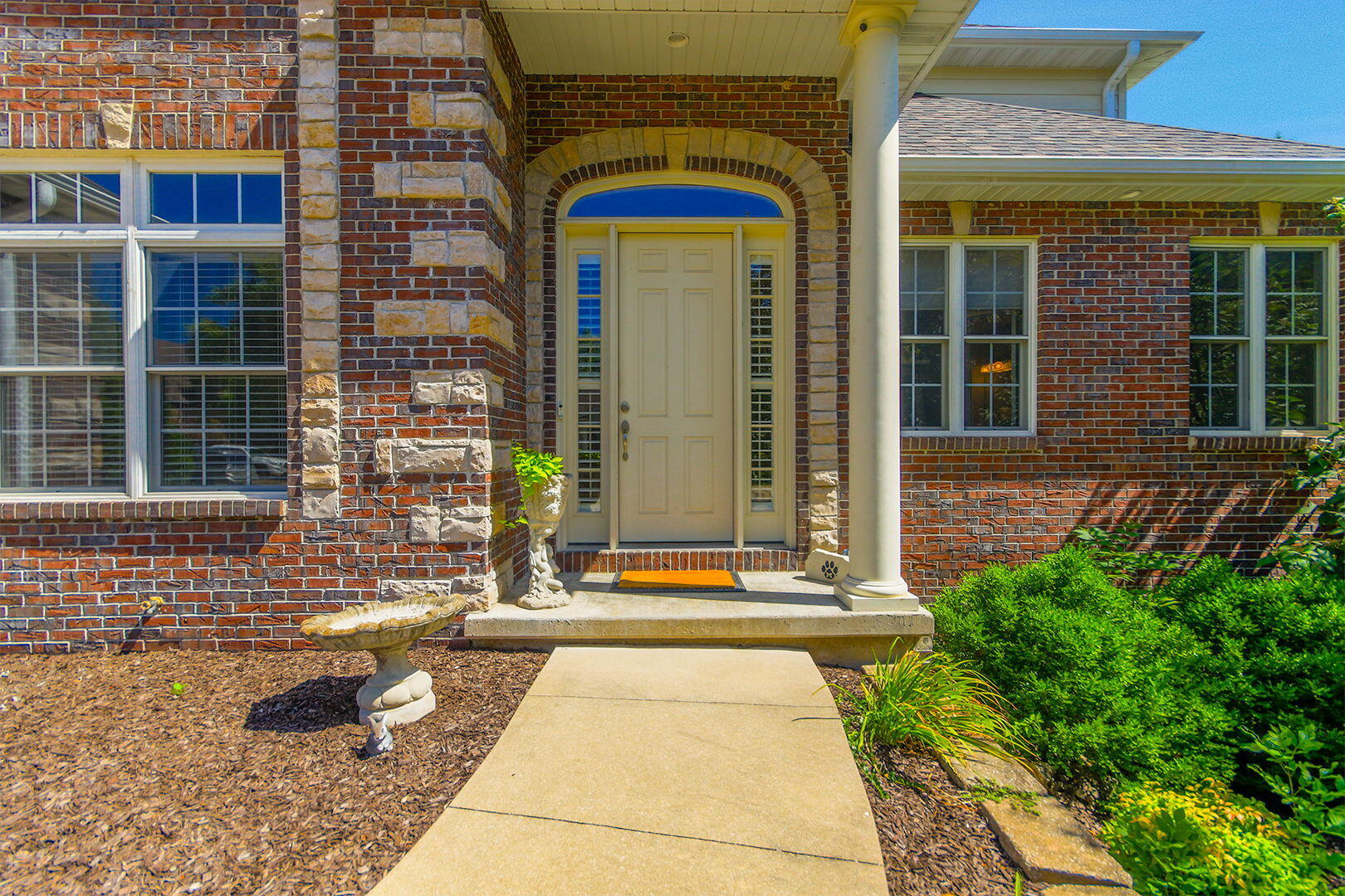 COLUMBIA, Missouri, 65203, United States, 5 Bedrooms Bedrooms, ,4 BathroomsBathrooms,Residential,For Sale,1983136