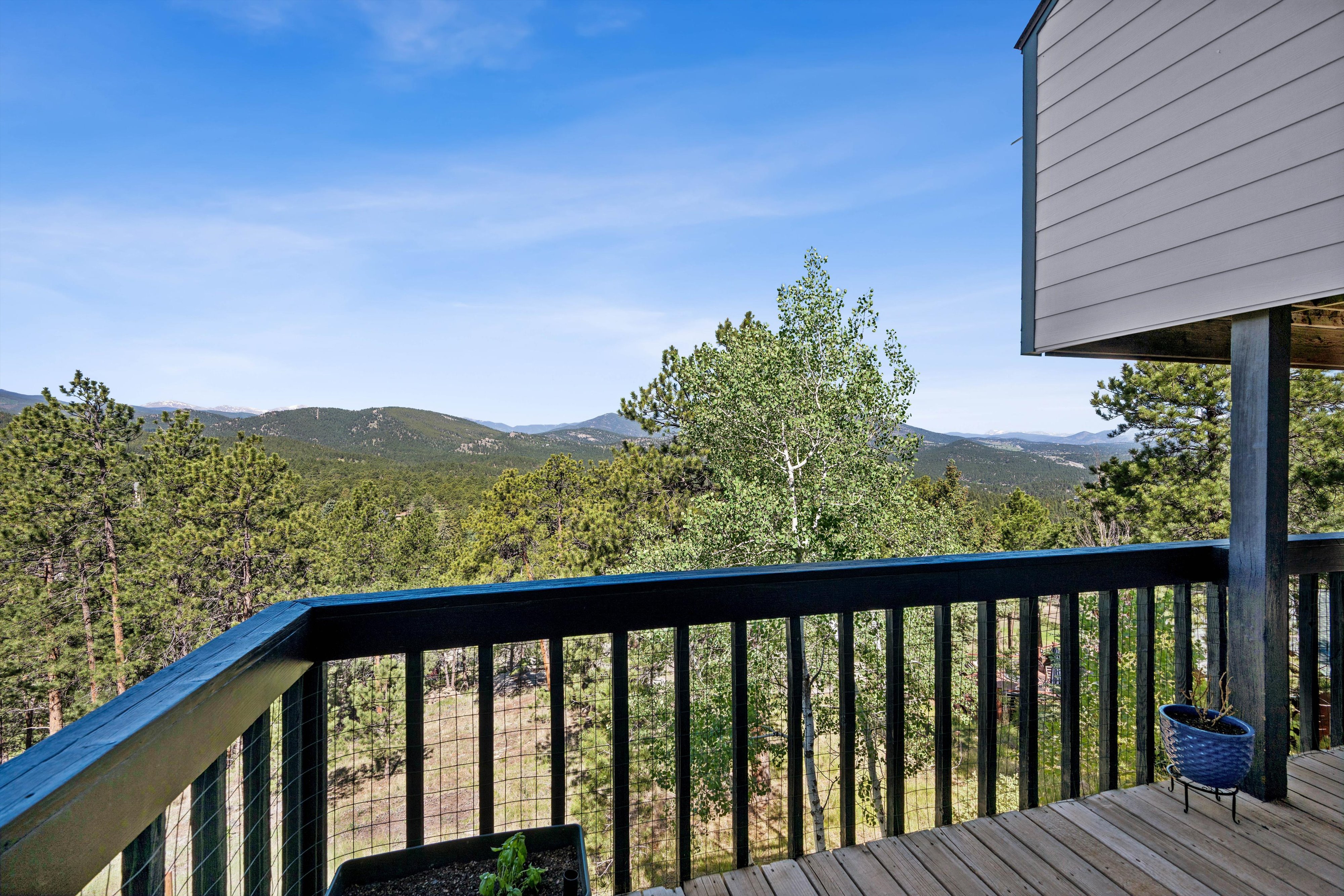  Experience Refined Mid-Century Inspired Mountain Living on 3.37 Acres - 物件實景