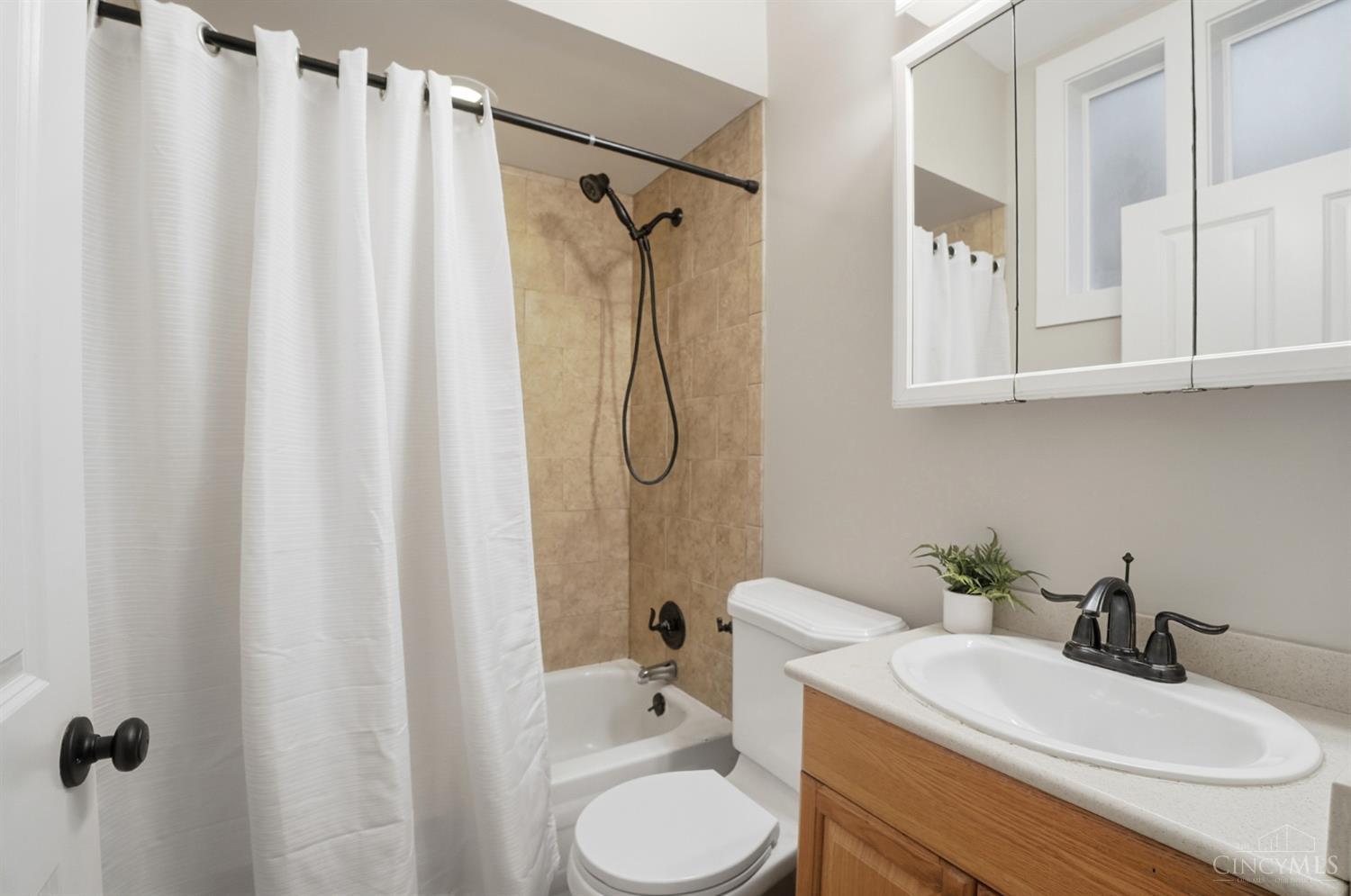 Cincinnati, Ohio, 45202, United States, 3 Bedrooms Bedrooms, ,2 BathroomsBathrooms,Residential,For Sale,2002925