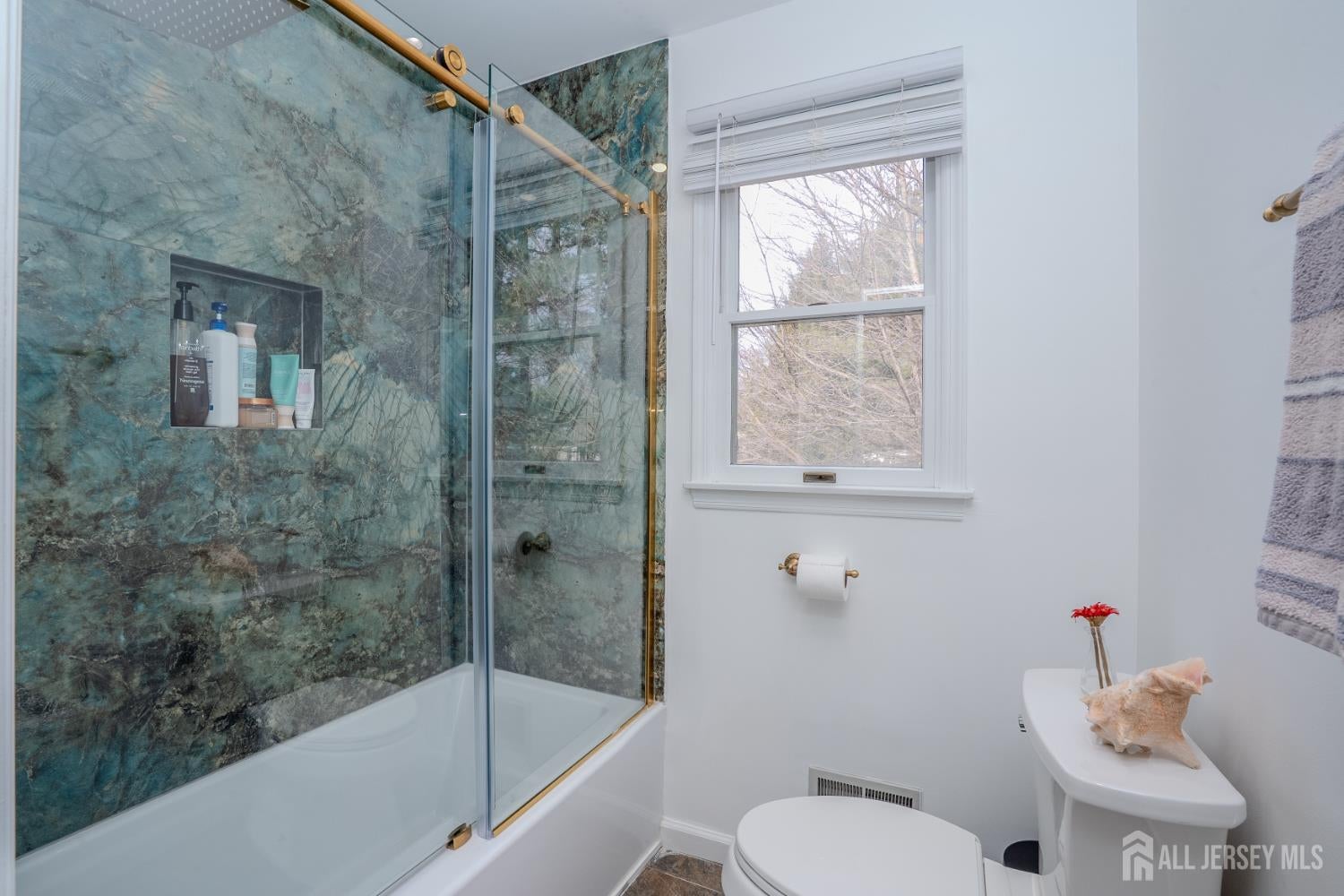 North Brunswick, New Jersey, 08902, United States, 5 Bedrooms Bedrooms, ,3 BathroomsBathrooms,Residential,For Sale,2002843