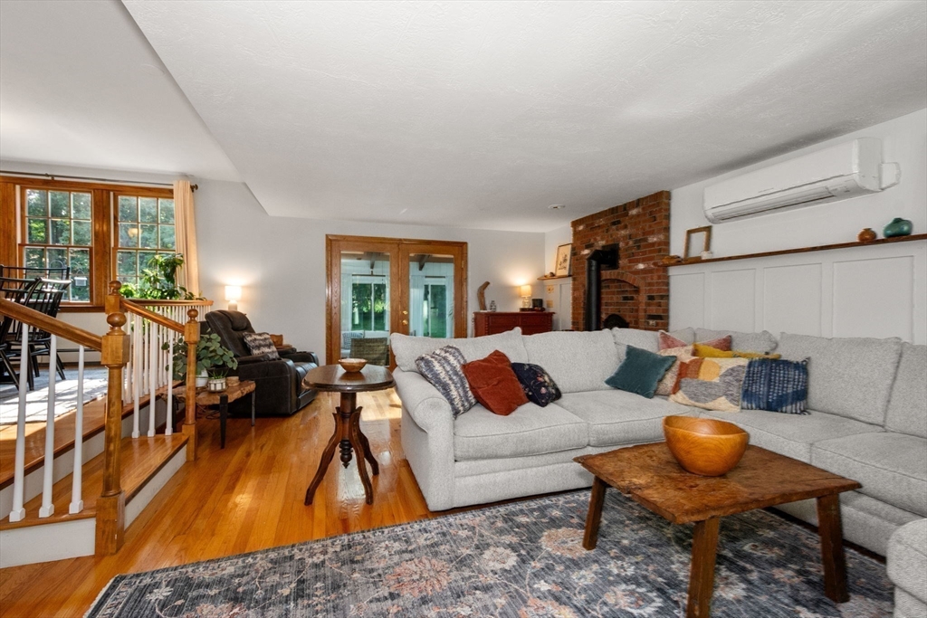 Holden, Massachusetts, 01520, United States, 4 Bedrooms Bedrooms, ,3 BathroomsBathrooms,Residential,For Sale,1948206