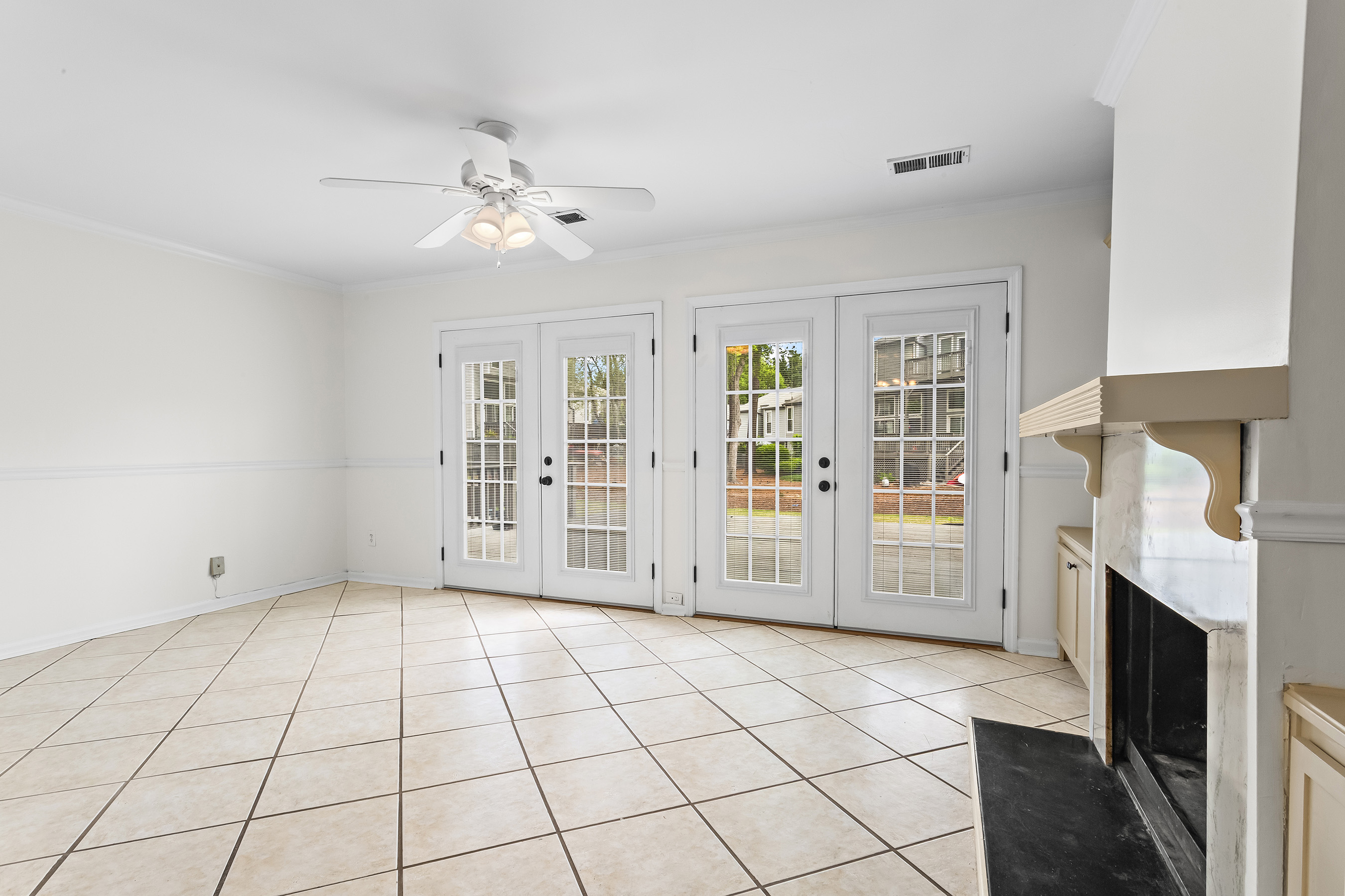  Mid-Century Modern Townhome in Gated Community Along The Chattahoochee River - 物件實景