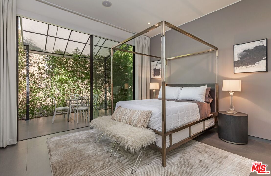 Beverly Hills, California, 90210, United States, 5 Bedrooms Bedrooms, ,9 BathroomsBathrooms,Residential,For Sale,1906570