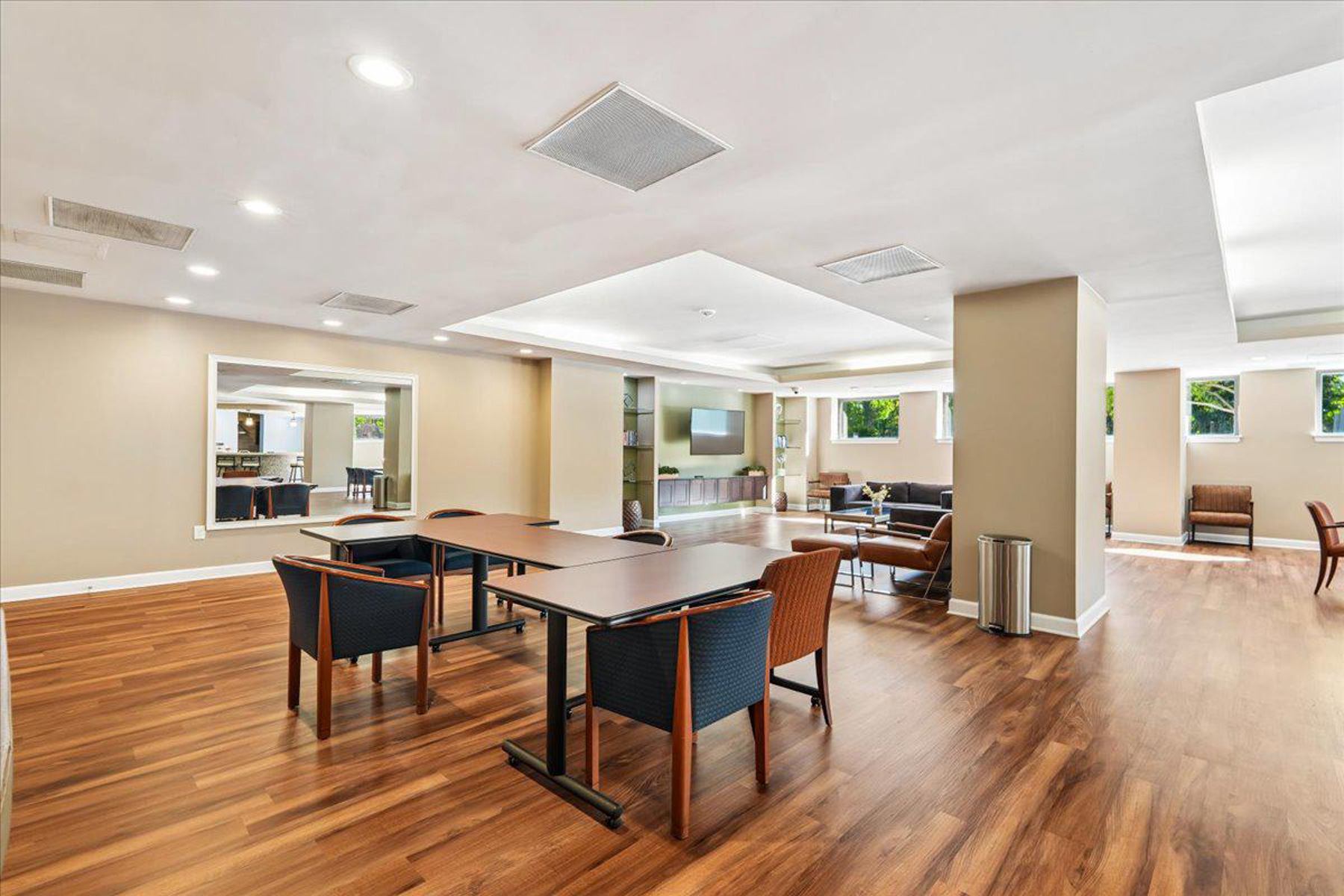  2111 Wisconsin Avenue NW, Washington, DC, 20007 - 物件實景