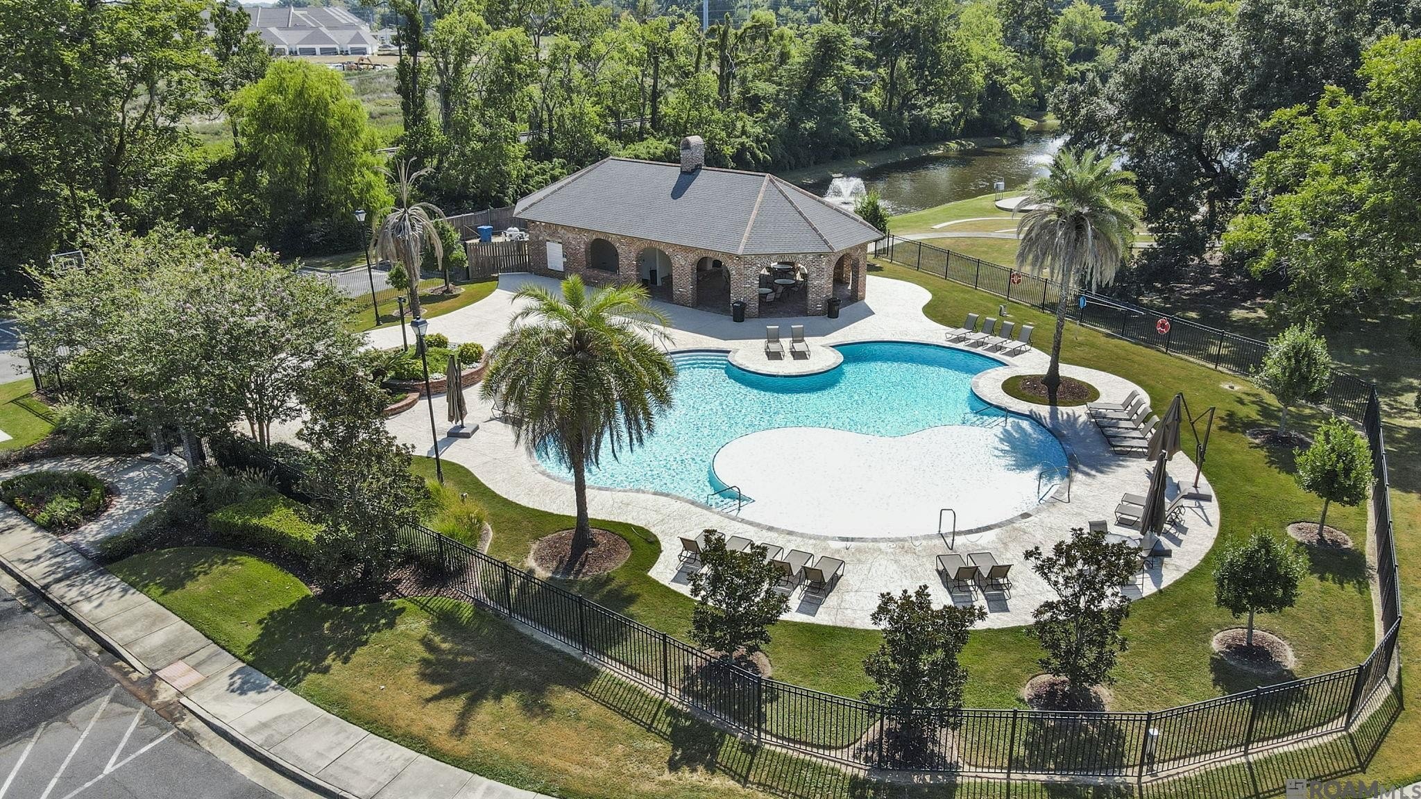 Baton Rouge, Louisiana, 70810, United States, 4 Bedrooms Bedrooms, ,4 BathroomsBathrooms,Residential,For Sale,2005537