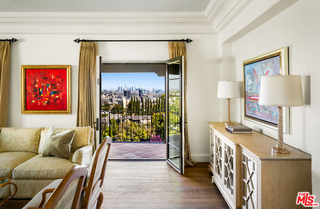 Los Angeles, California, 90068, United States, 4 Bedrooms Bedrooms, ,5 BathroomsBathrooms,Residential,For Sale,1910908