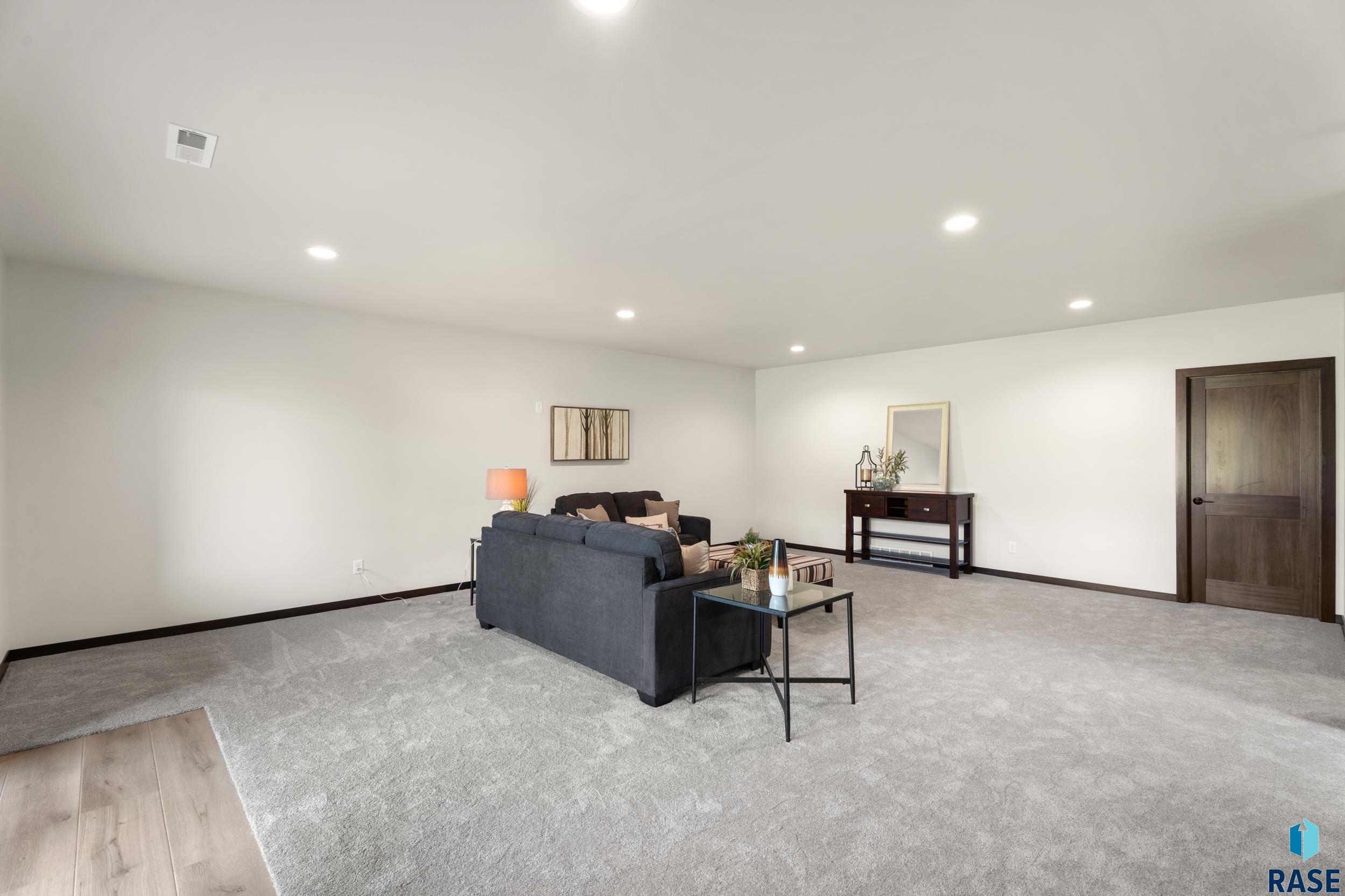 Sioux Falls, South Dakota, 57110, United States, 4 Bedrooms Bedrooms, ,2 BathroomsBathrooms,Residential,For Sale,1982454