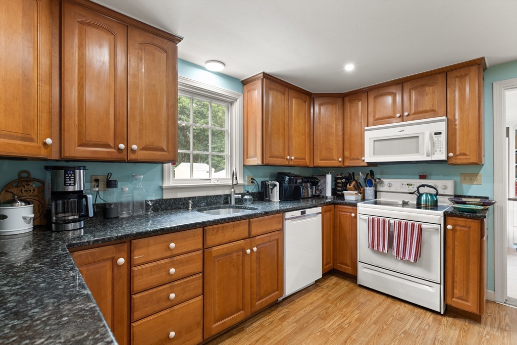 Easton, Massachusetts, 02375, United States, 6 Bedrooms Bedrooms, ,2 BathroomsBathrooms,Residential,For Sale,1927238