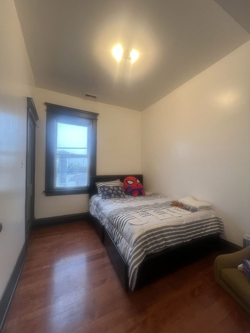 Chicago, Illinois, 60651, United States, 8 Bedrooms Bedrooms, ,Residential,For Sale,1842045