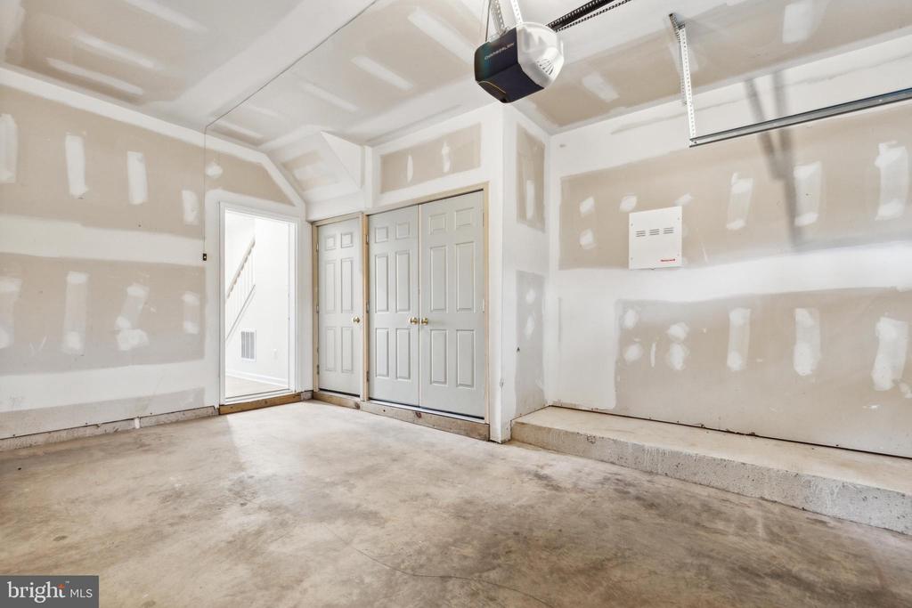 Chantilly, Virginia, 20152, United States, 3 Bedrooms Bedrooms, ,4 BathroomsBathrooms,Residential,For Sale,1942901