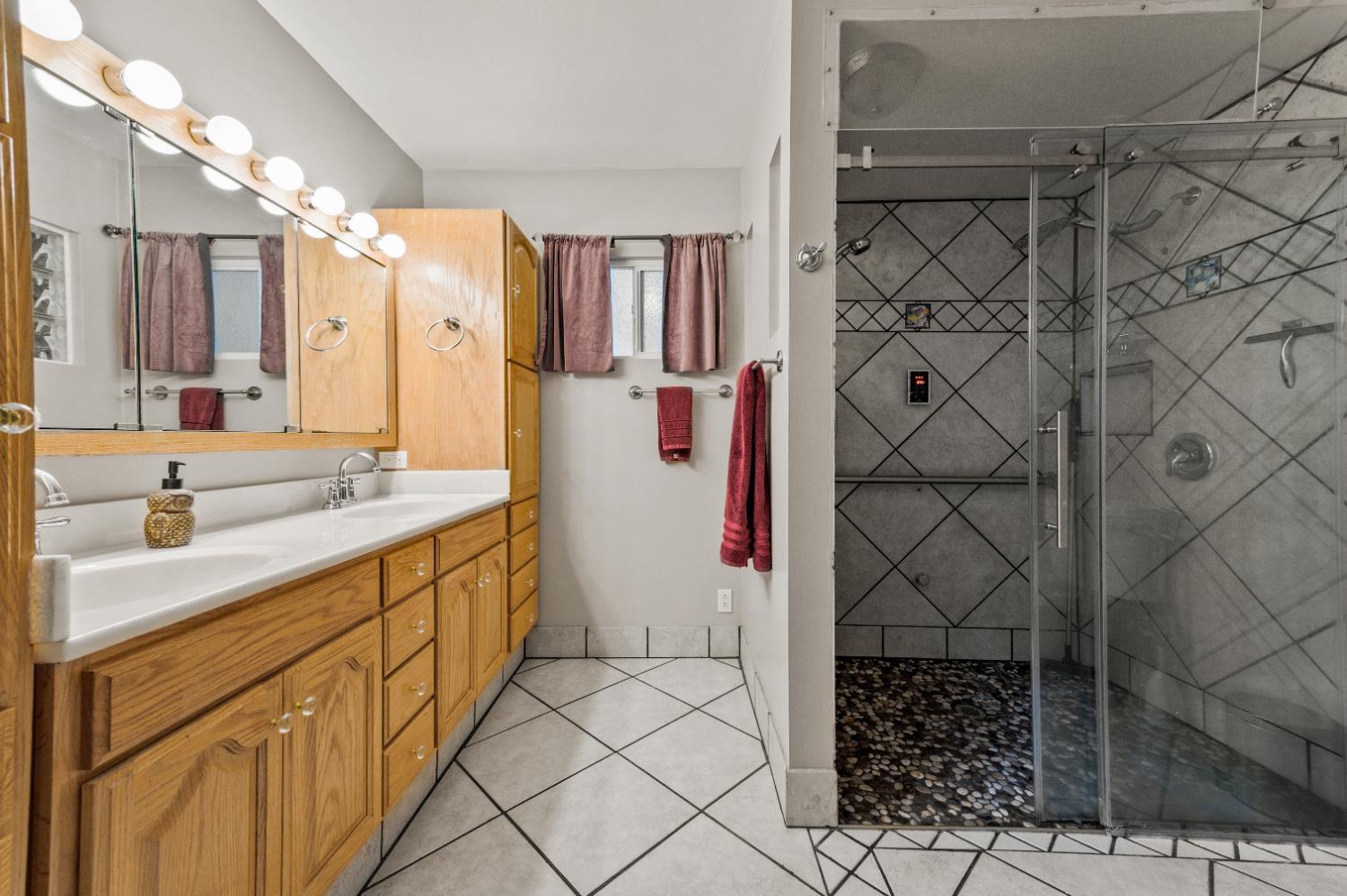 Grass Valley, California, 95945, United States, 4 Bedrooms Bedrooms, ,4 BathroomsBathrooms,Residential,For Sale,1897188