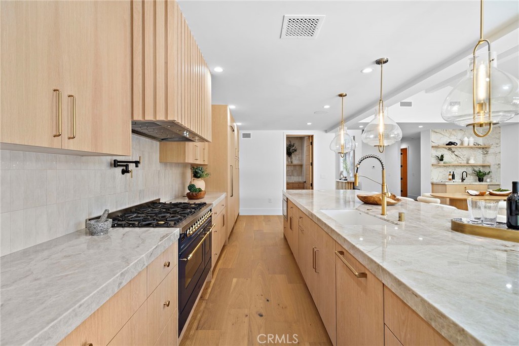 Newport Beach, California, 92660, United States, 4 Bedrooms Bedrooms, ,5 BathroomsBathrooms,Residential,For Sale,1942289